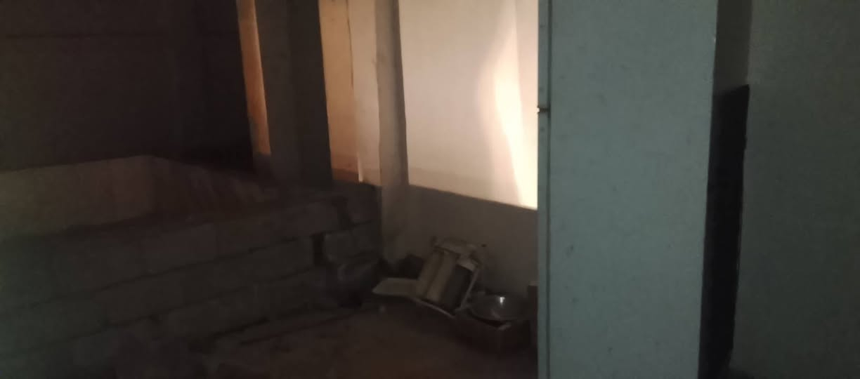 السلام عليكم ورحمه الله وبركاته اخواني الكرام مجمع للأيجار المكان الخالديه حي الشهداء قرب جامع ذ النورين 
بي مكان للدجاج وبي حوض سمك 
گان سابقآ محل دجاج وسمك ومخضر 
وقبلها كان مجمع غذائيه 
يعني مختصر الحچي گلشي يرهم محل بي مخزن چبير وبي الباب الأحمر محل دجاج وبي باب علا المحل الچبير يعني ثلاث قواطع سوه. للأيجارر. للأستفسار ***********
