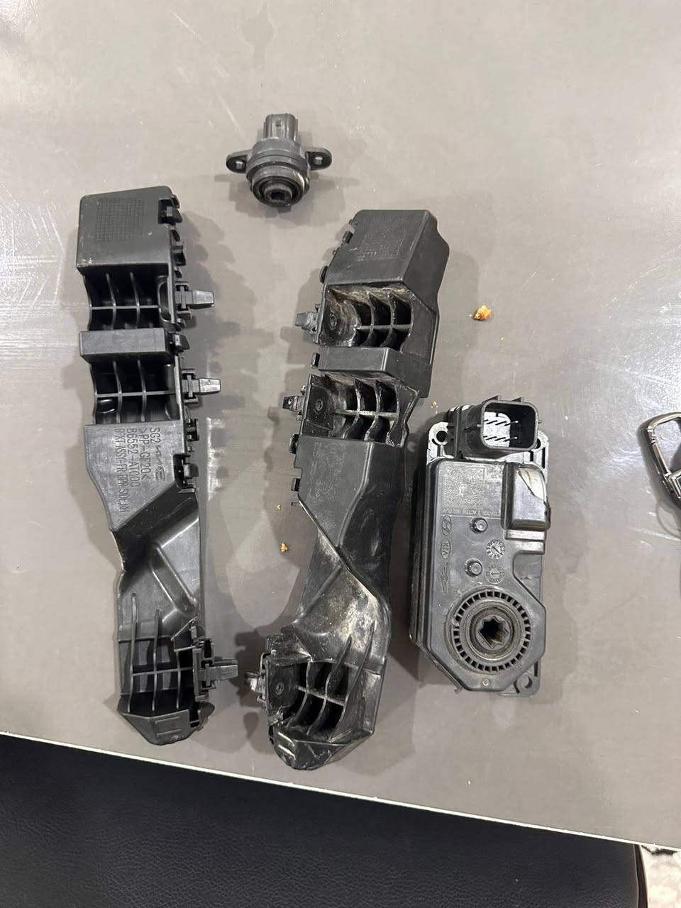 السلام عليكم متوفر قطع غيار كيا نيرو موديل 24 العنوان القصر الابيض مقابيل التعليم العالي محلات  ناصر الحسناوي  استفسار ***********
