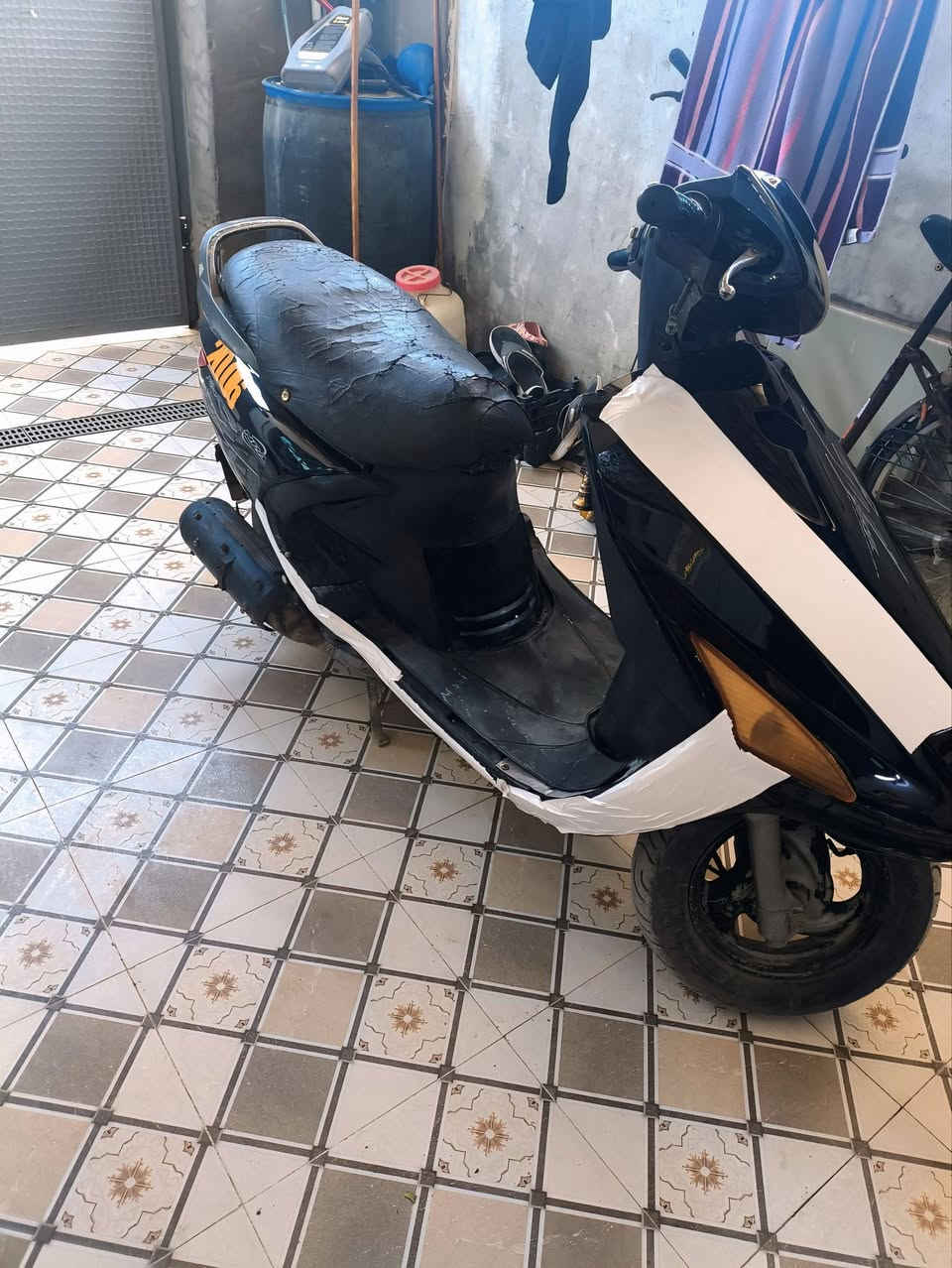 سلام عليكم
دراجة فورتي..

الدراجة نضيفة ول محرك خير من الله ناقصهة فقط باتري وشوية تعديل عليهة اماا الباقي كلشي نضيف هندر واحد الدراجة تشتغل.. رقم الهاتف ***********

المكان/ كاطون الرازي/قرب حسن ابو الكاز
