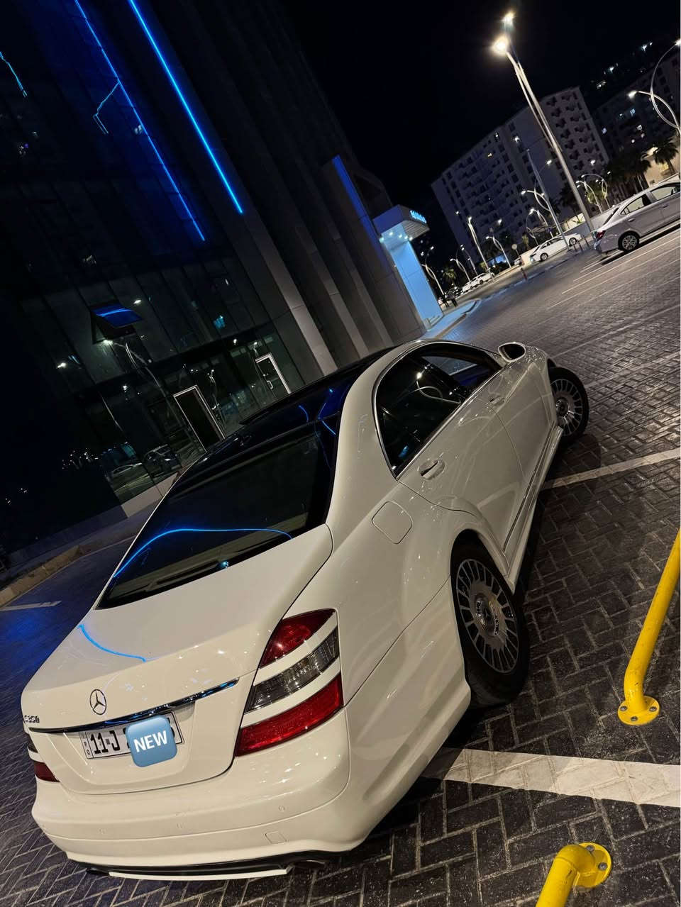 Mercdes S clas V6 350 model 2009 vip
مارسدیس س کلاس مەکینە ٣٥٠  ٦ پستۆن مۆدیل ٢٠٠٩ سپی
فول فول قەپات ماسەفات مەلەکی 
پانۆرامە ٥ پەردە vip بەسمە دەرگاکان بەسمە هەر ٤ دەرگا شەفت سندوق کارەبی شەفت هەر ٤ کوشن کارەبای سارد و گەرم کوشن خەزن ئاونیە کارەبای ئۆتو سوکان کارەبای وڤۆلیۆم و فۆرمیکە گیج ئلکترۆنی تعديل سرحه هەروەها جوپە جوپەکانی بەشەرت تەبریت مەرکەزی تەبریت ٢ زۆن ٥ پەردەی دواوە کوشنی پشتەوە هەمووی ساردو گەرمو کارەبای ٤ تایەو ویلی مایباغ لەسەرە تایەکەن لۆکن سیرڤسی کاملم کردوە هەتا رۆنی مەکینەی بەشەرت تازە گۆریمە تەبریت گیر مەکینە هەمووی بەشەرت تەقو رەقی بەشەرت دەحامی لۆ دەحامی بەشەرت گیر لە سوکان گیر تۆماتیک و عادی سپۆرت و نۆرمال هەر ٤ جامی پۆلۆ رایس بیلدی دۆسەو دەحامی amg هەتا بلی سەیرەکی جوان و خاوینە هیج نەقوستانی تیدا نیە رەقم بغدايه سەنەوی پلستک هەتا ٢٠٢٩ نویە مالی مەدەنی و دزیاری بەشەرت
٤ پارچەی بەس پەمپە بی لیدران بی دعم بەشەرت هەمووی سحری ١١٢ وەرقە مەجالەکی برایانە.. رەوقم تەلەفون *********** واتس ئاپ کۆرەک ڤایبەر*********** أربيل, العراق
