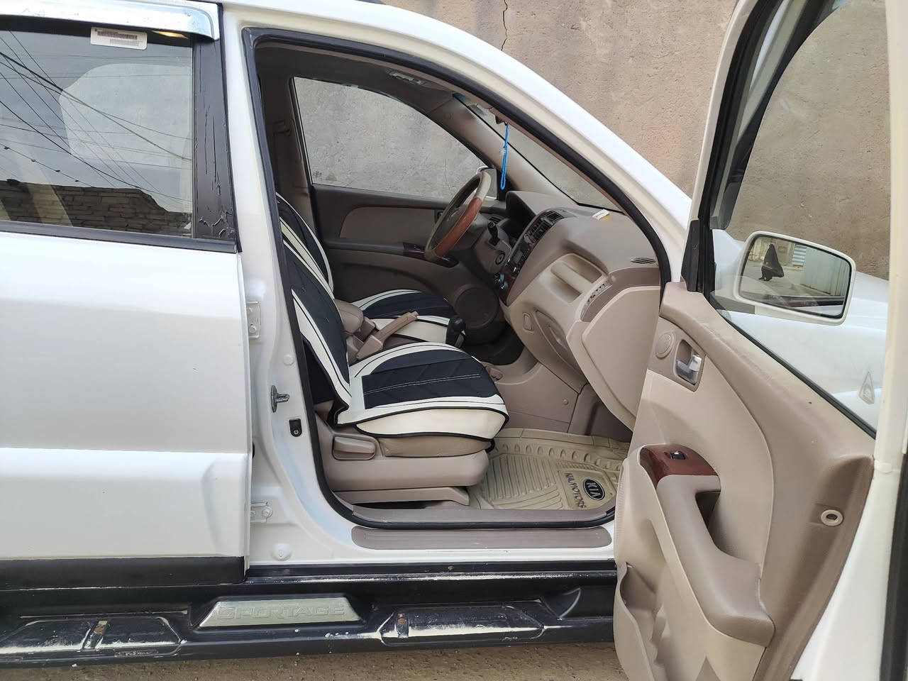كيا سبورتج موديل 2010 
بيع مستعجل  118$$ قفل قفل قفل
السيارة جاهزة مال جناي 
بيها تلحيضات (صبغ مكان الجنح بالبنيد بدون ضربة وباب السايق مكان النرمادة معدل وهوه مفتوح ضاربته ستوته)

مكان السيارة بالعمارة 
***********
