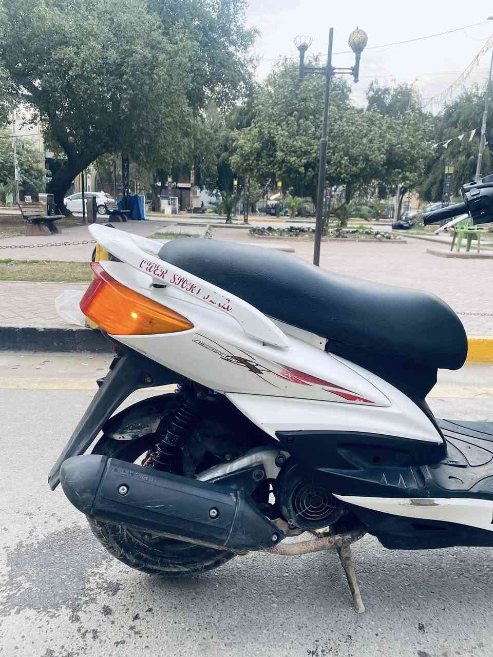 سلام عليكم دراجه سكنس فحل كابريتر الدراجه كامله ومانقصها اي شي مكينه مامفتوحه ناعمه ومينسمع الها صوت شلعه ومعدل نكره سلف وهندر ب اي وقت يعجبك كفراتها بلاديه رايدها ب575 وبيها مجال بسيط للشراي مكاني بغداد الاعظميه خابر وتدلل ***********
