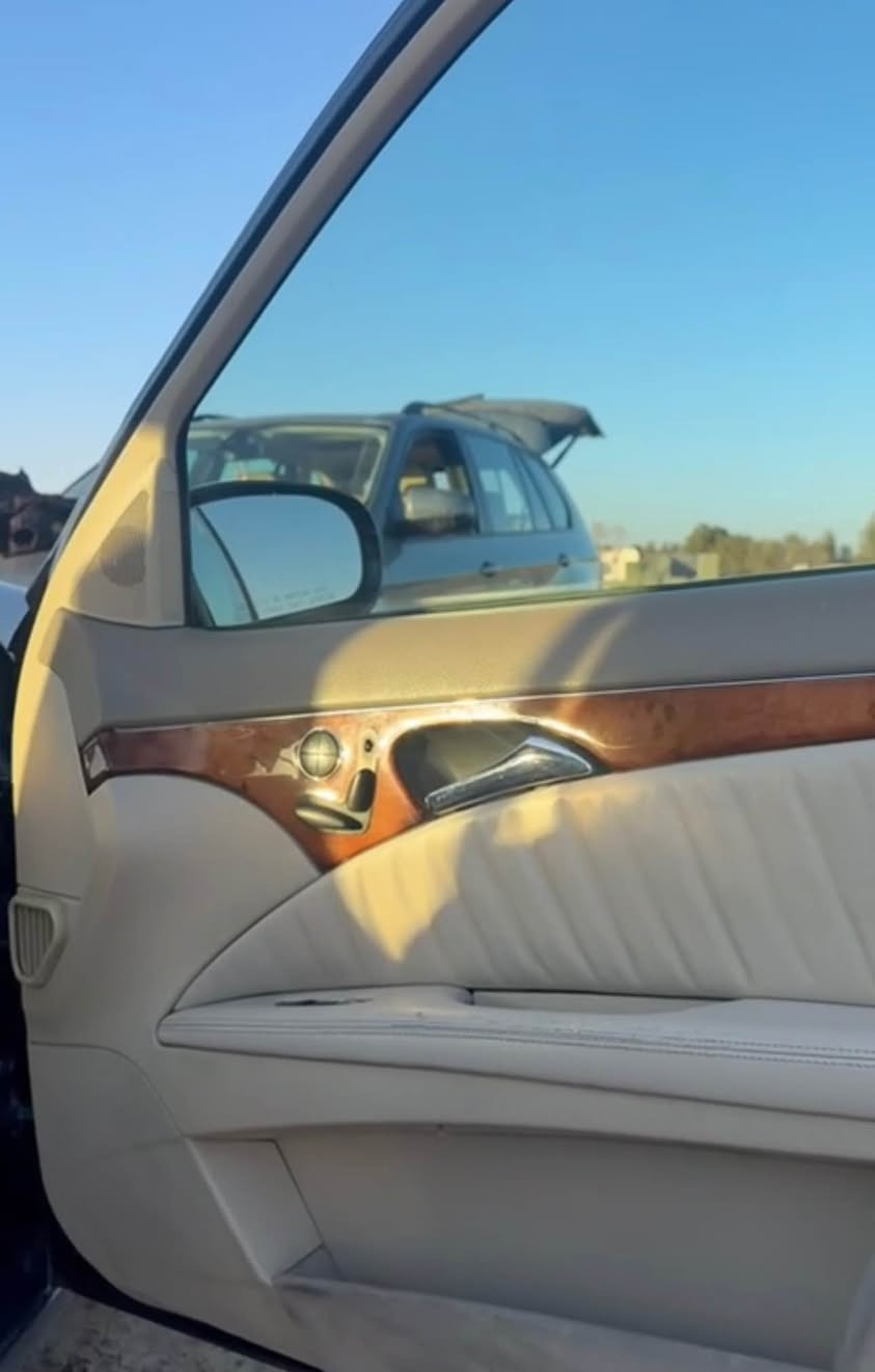 Mercedes Benz E500AMG V8
‎مەنەفێست ئەسڵی بەشەرتە ایبراهیم خلیل 
‎مواسەفاتی سڵایت کوشین جلدو هیتەر پیش پشت حساس 
‎دەبل گێڕە  چوار تایەی ویلی لۆک بۆ بەستراوە 
‎  سەیارەکە گێرو مەکینەبەشەرتە   V8 E500زۆر  خاوێن 
‎سبوغ سەقف و حیزام بەشەرت پێش پشتی کەپسە  کارەبایی هەموو گیان بەشەرتە 
واتساب *********** أربيل, العراق
