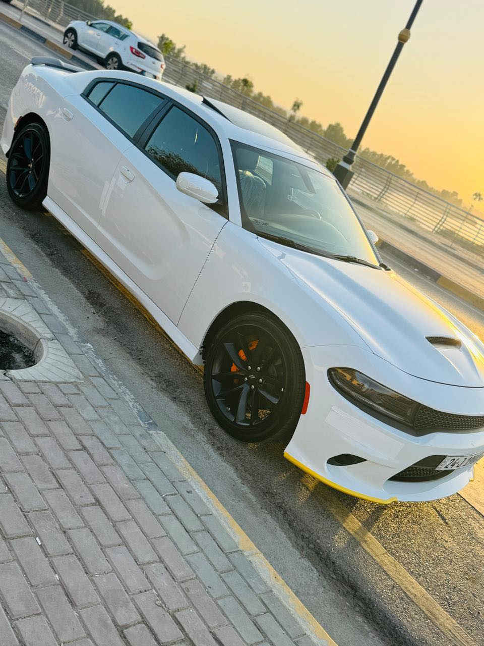 جارجر جي تي بلص (هيمي اورنج ادشن)
CHARGER GT PLUS
 HEMI ORANGE EDITION . 

الموديل :2022  . (خليجي) . 
العداد : 11.000
الضمان : 3 سنوات او 60 الف كيلو مت . 
المحرك : V6.  3.6L .
 
 
المواصفات :
* نسخة ORANGE EDITION. 
* خطوط طولية على الهيكل. 
* مكابح رياضية برمبو خاصة بالون البرتقالي. 
* جناح خلفي اسود. 
* ويل قياس 20 انچ اسود . 
* ستيرن رياضي . 
مقاعد رياضية من الشاموا مع خطوط بالون البرتقالي. 
* نقطة عمياء . 
* مصابيح أمامية زنون . 
* كشافات الضباب زنون . 
* المصابيح الأمامية مع LED . 
* حساسات . 
* شاشه كبيرة مع نظام ملاحة نفكيشن GPS .
* الشاشة مع اوپشنات SRT . 
* سستم صوت الپاين .
* فتحت سقف (سلايد) . 
* مقاعد أمامية كهربائية عدد 2 . 
* ذاكرة لحفظ وضعيات الجلوس (ميموري) . 
* مقاعد أمامية تبريد وتدفئة . 
* مقاعد خلفية تدفئة . 
* تشغيل عن بعد . 
* ستيرن كهربائي . 
* تدفئة ستيرن . 
* محدد سرعة . 
* تلفون بلوتوث . 
* كاميرا خلفية .
* مرايا متحسسة للاضاءة العالية .
* كير شفتر بالستيرن . 
* دخول ذكي (بصمة) . 
***********
السعر 383 وبي مجال
