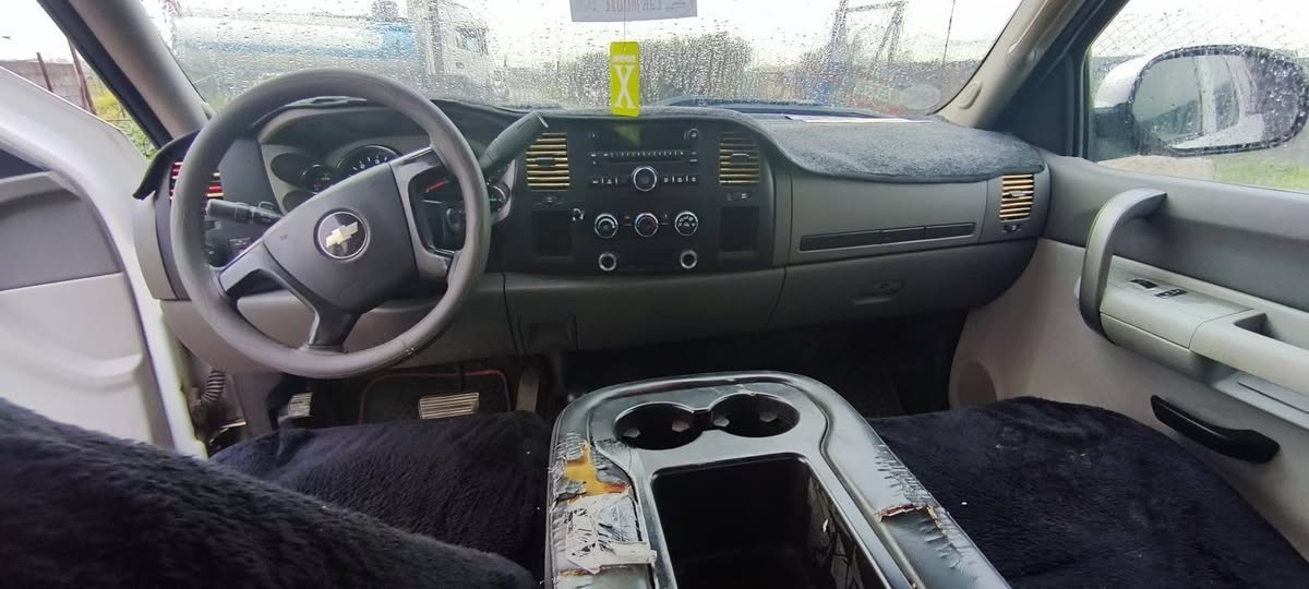 السلام عليكم عندي سياره شيفروليه سيلفرادو  كير وتماتيك محرك 2500 / 8V سلندر  دفع 4×4 محرك مكفول كير مكفول الرقم وسنوية كركوك مشروع وطني السعر/95$/ورقه ،،لاستفسار الاتصال بهذا الرقم/***********؟
