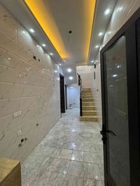 :#يوجد بيت للايجار مساحة 100م طابق واحد 2نوم وصالة وكراج سيارة 2 يصلح ...