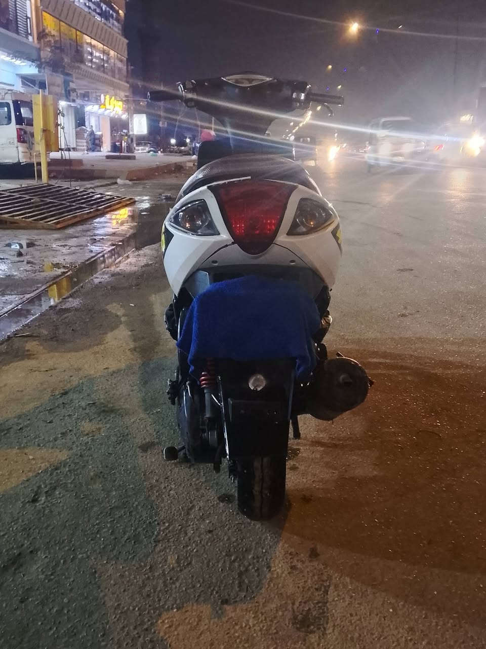 سلام عليكم دراجه ماكس مضلع للبيع دراجه مكينه مكفولة بيهه بس الكسر بل كفر المامي موضح بل صوره ما متواجد على الفيس رقم الهاتف ***********
