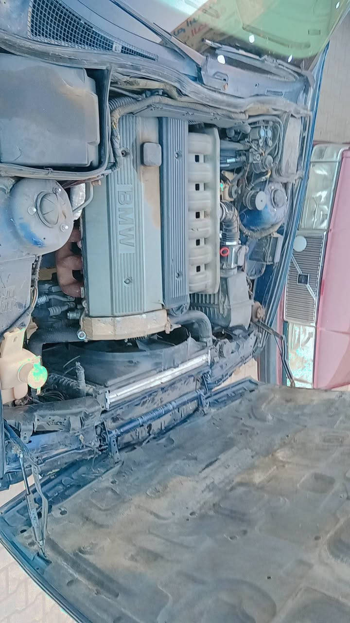 سلام عليكم للبيع BMW 525 مسكر كير عادي سياره جاهزه كير ومكينه مشروطات موديل ١٩٩٠ فتحه شغاله داخل بيجي جلد ويل رياضي ١٧ تو سايز صالنصه رياضي سياره كلها رياضي M العنوان نجف كوفه *********** السعر ٥٨ وبيها مجال
