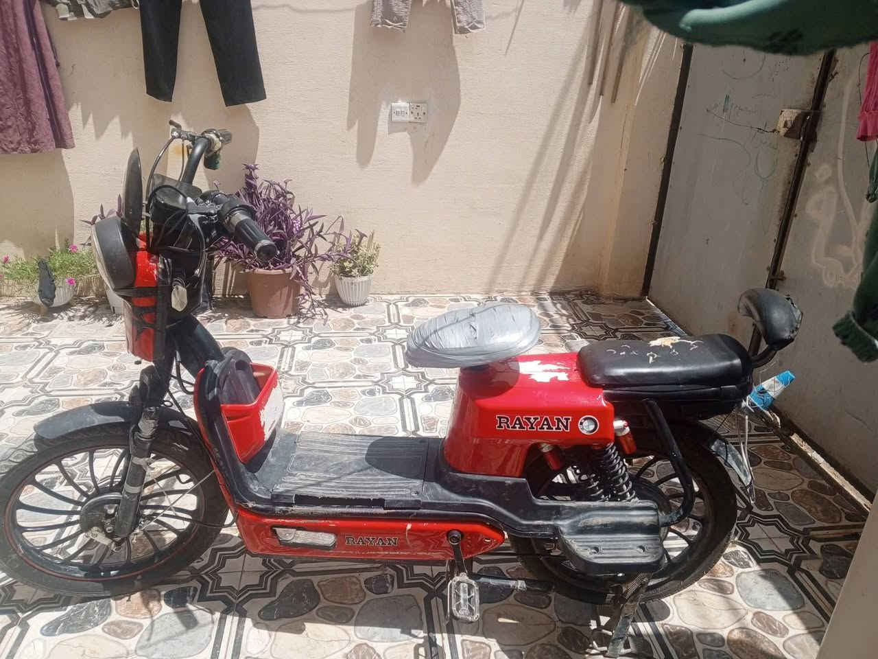 سلام عليكم دراجات للبيع دراجه ناريه دراجه شحن اولا دراجه شحن بي خمس بطاريات حجم دراجه 20 شاحنه ويا شركهRAYAN موضوع دراجه شحن خلاص نجي على الدراجه ناريه كامل يشتغل نظيف الدراجه كل شيء ما بيه اي عيب ما ابي نظيف كامل مكمله مكان كركوك حي العسكري رقم الهاتف *********** وراسل الخاص
