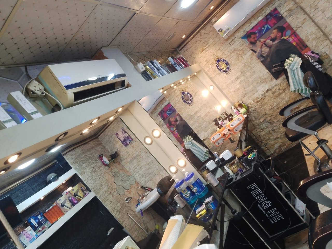 سلام عليكم محل حلاقة للبيع كامل هوة وغراضة تجي تفتح وتسترزق وخير من الله اذا تلتزم عنوان المحل حي حطين شارع الأطباء ***********
