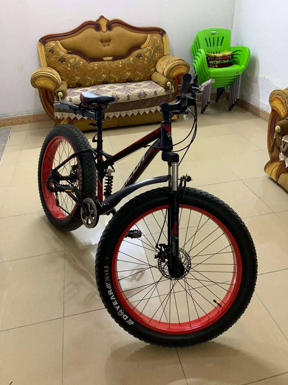 رجاً الي ميعرف قيمته لا يكسر بسعره
مابي اي نقص كلشي شغال 
كلوب خلفي للتنبيه شحن 
كلوب امامي ابيض زنون شحن همات
سعره 150 قفل للاستفسار ***********
