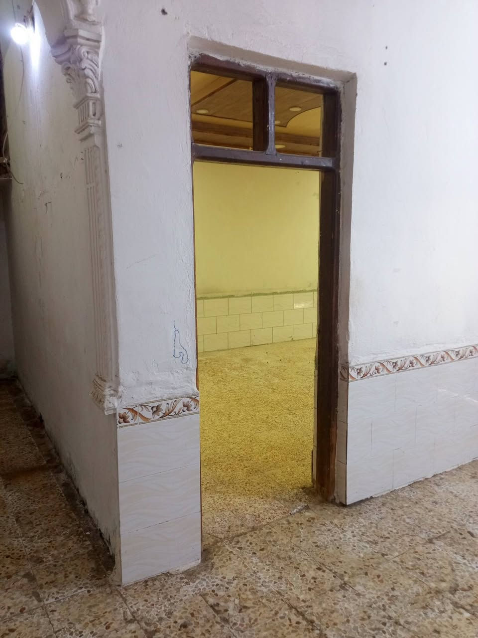 ياالله
مكتب عقارات الثقه يتوفر لدينا بيت تجاري للايجار 
في ابو رمانه السايدين مال المركز البيت النظافه امامكم 
200 متر 
(استقبال . صاله . غرف 2 . مطبخ . صحيات . ساحه .مخزن)
 ايجاره 400 الف للاستفسار يرجى زيارة مكتبي الكائن في حي الرساله شارع الماطور قرب جامع الامام علي عليه السلام أو الاتصال على الرقم 
اتصال هاتفي 📱 أو واتساب ***********
عمولة المكتب 50 الف
