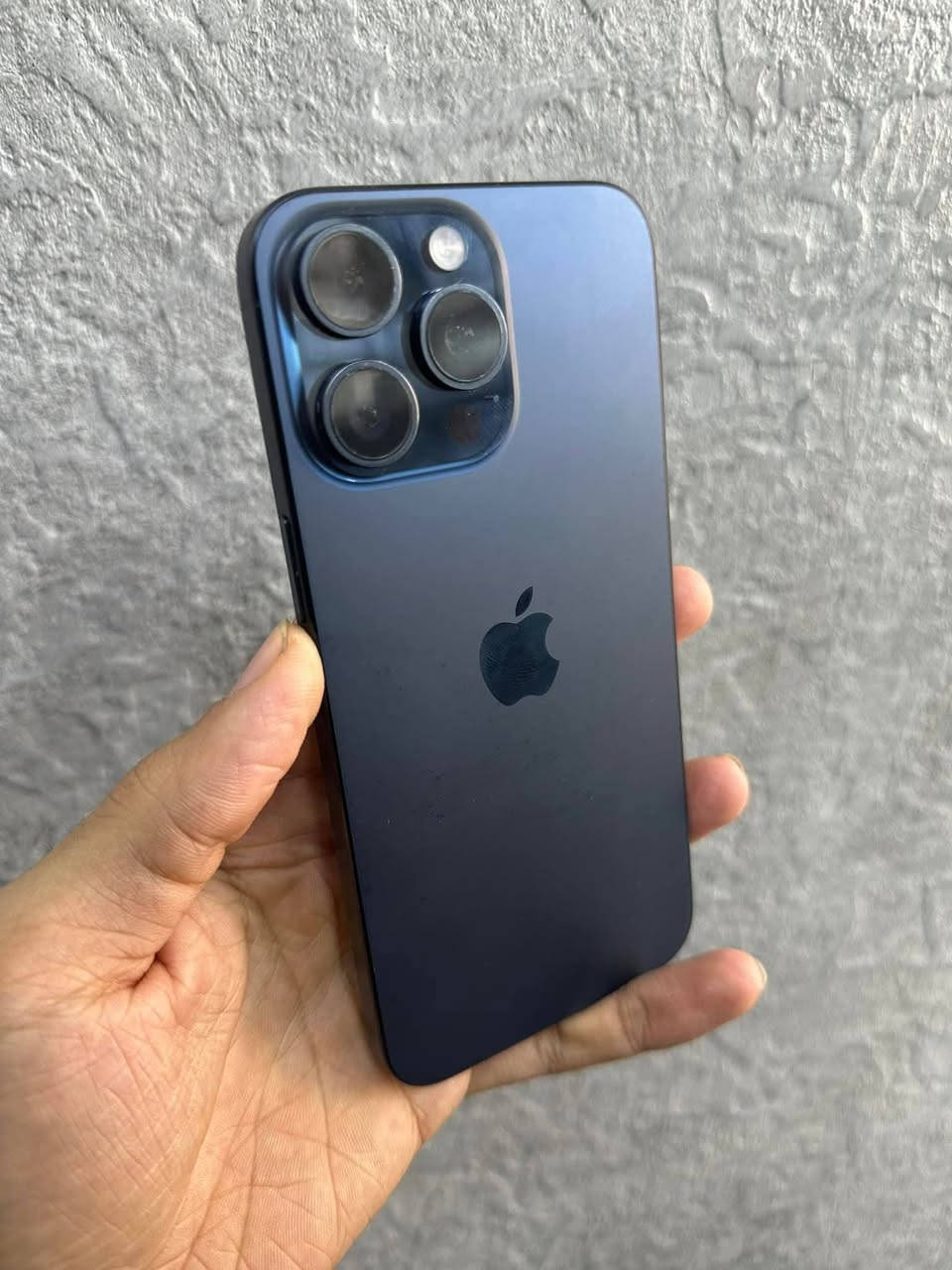 15 برو ماكس للبيع 
ذاكرة 256 
بطارية (87)🔋
نظيف كلش 
مبدل(شاشة 3 خيارات) فقط
كلة شغال 
ماسترA/AA
لون مميز:(نيلي)
السعر:750 وبي مجال 
العنوان: بغداد:مصفى الدورة 
للاتصال:***********
