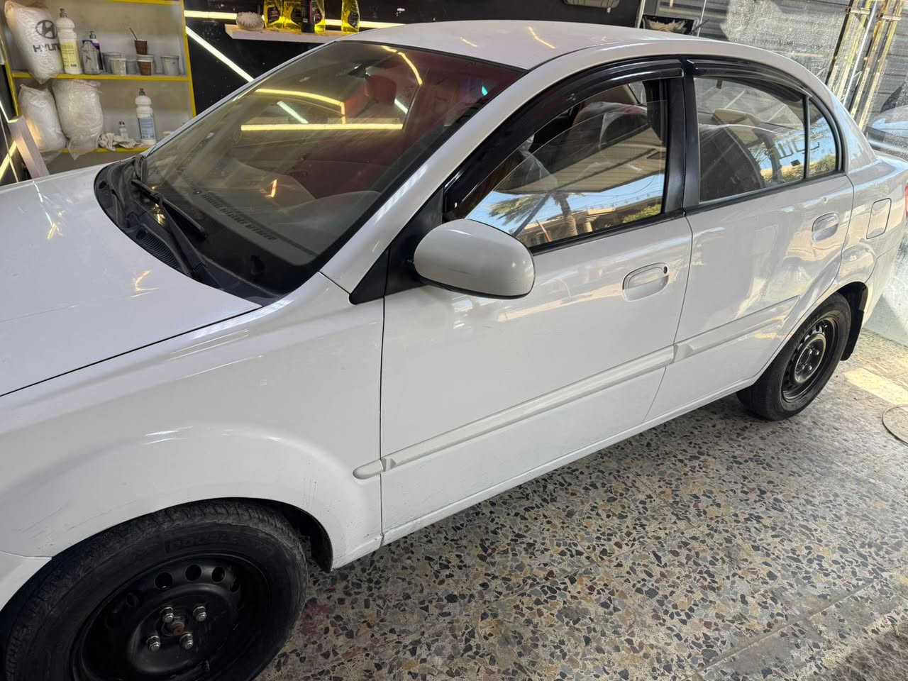 السلام عليكم اخوان 
كيا ريو للبيع 
موديل 2011 
السيارة نظيفة 
مو مثل المهجومات ال بشارع 
بيها فقط قطعتين صبغ 
بنيد و جاملغ لا غير 
اي استفسار خاص 
او الاتصال بهذا الرقم ***********
