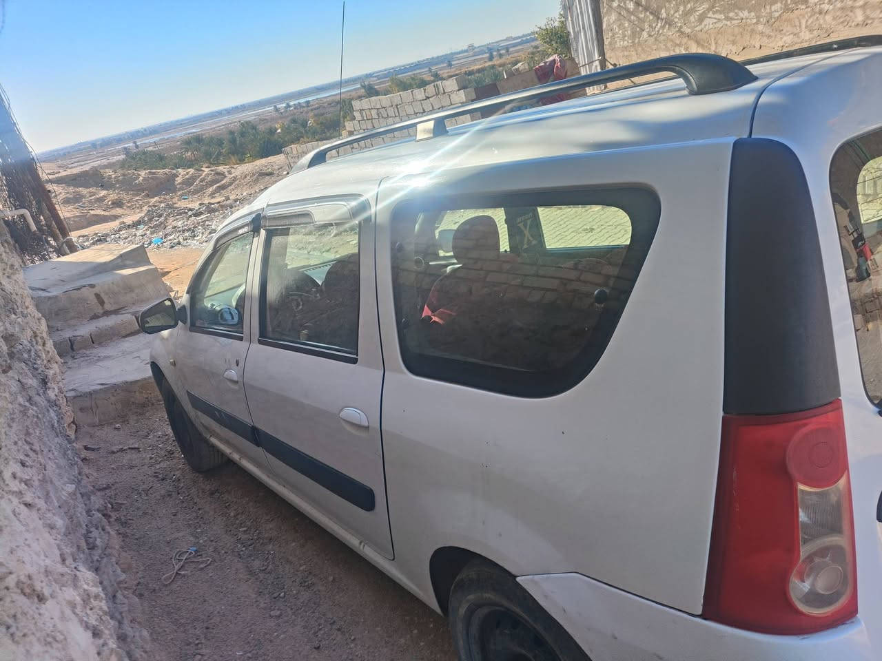 السلام عليكم رينو لوجان سبعه راكب   ***********مكانها نجف رقم بصره دولي باسمي سعرها 75 الاتصالا
