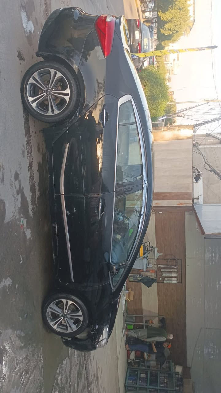 السلام عليكم للبيع كيا سيراتو موديل 2014 خليجي محرك 1600 خليجي فول مواصفات 1/1 رقم بغداد الماني لون اسود السعر 100 وبيهه مجال *********** مكان السياره بغداد الغزاليه 
ملاحضه مكلف بالنشر
