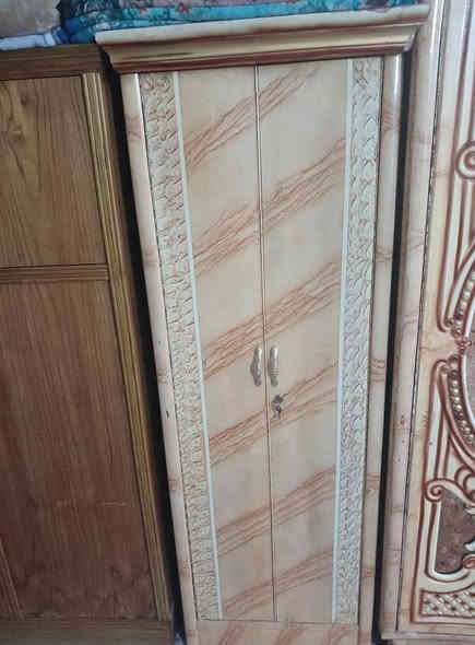 السلام عليكم بسبب الوعود الكاذبة تم تنشر الغرفة من جديد غرفة عراقية النظافة خير من الله السعر ٦٠٠ وبيهة مجال شي بسيط  ***********
