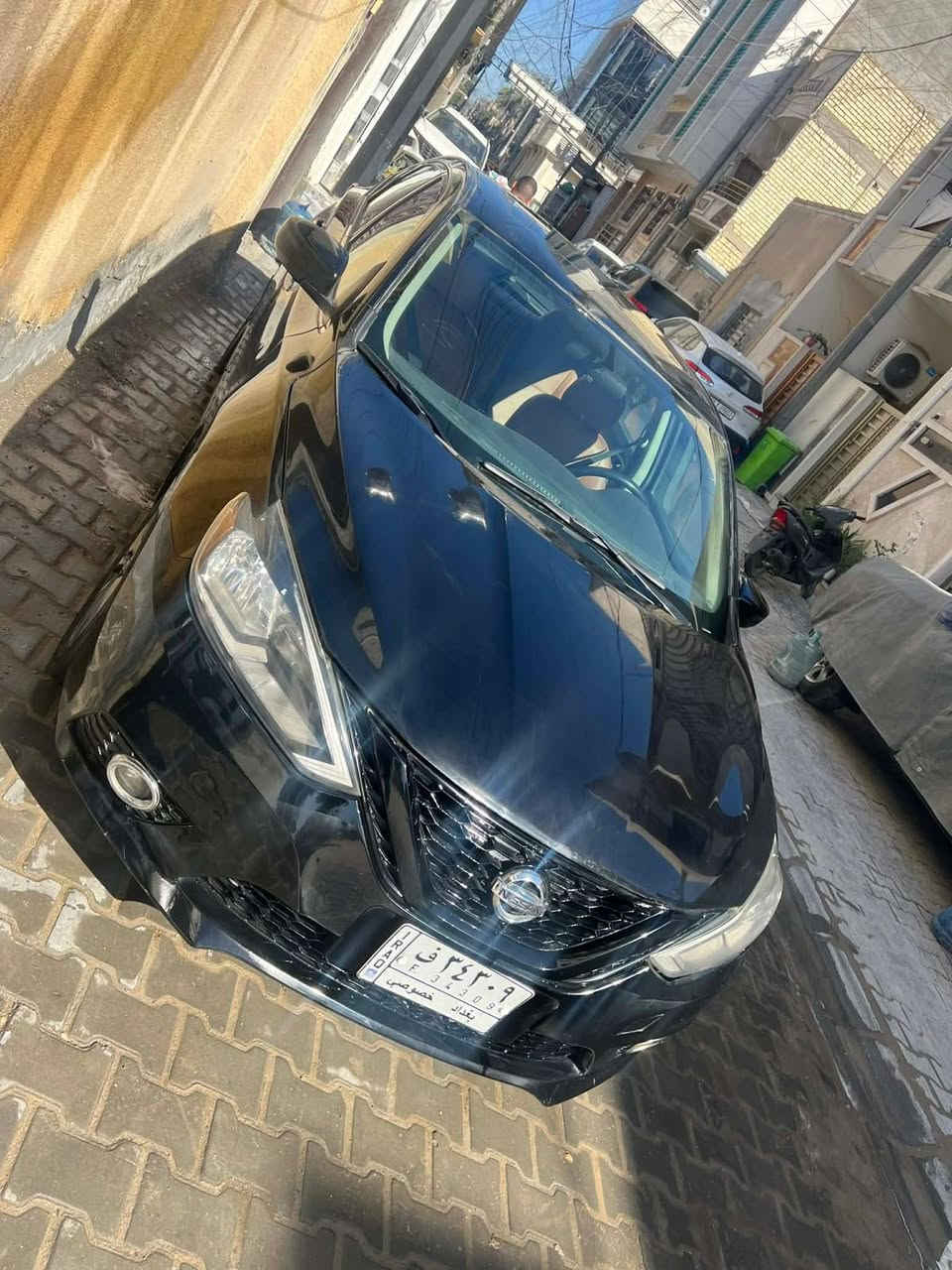 للبيع (١١٠) او مراوس حسب القناعه
نيسان سنترا موديل ٢٠١٩ 
 ( special limited )Sv 
مواصفات فول خاصة
وارد امريكي بأسمي
 بيهه بنيد مصبوغ السيارة نظيفة جداً من الداخل 
حادثها جاملغ جهة السايق وشوي من بنيد بلادي
مواصفات السيارة 
بصمة 
مانع انزلاق 
ايكو
شاشة تدعم كارباي
كامرة خلفية
مثبت سرعة 
تحكمات ستيرن 
نظام ايكو
فتحة بالسقف
رادار جانبي
ورادار امامي مقفل
رقم بغداد
محرك ١٨٠٠ 
ماشية ٧١ الف ميل 
***********
مكلف بالنشر اتصل بالرقم 
مكان السياره بغداد

