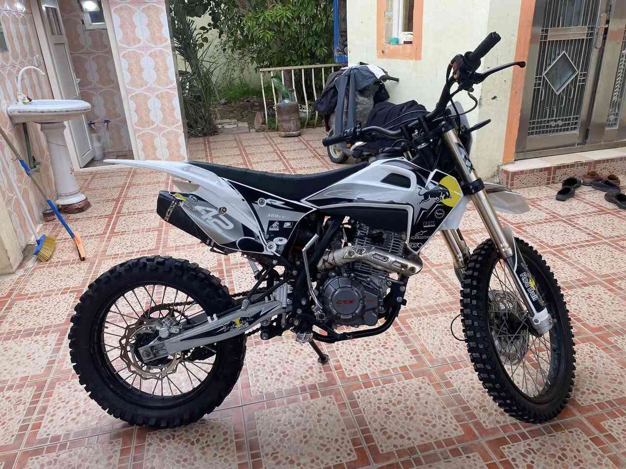 سلامو عليكم درجه فول نضيف مابي ولا عيب فول مكينة ٣٠٠ موديل٢٥ مامفتوخ باشرط  مكان كركوك بنجاعلي رقم***********
