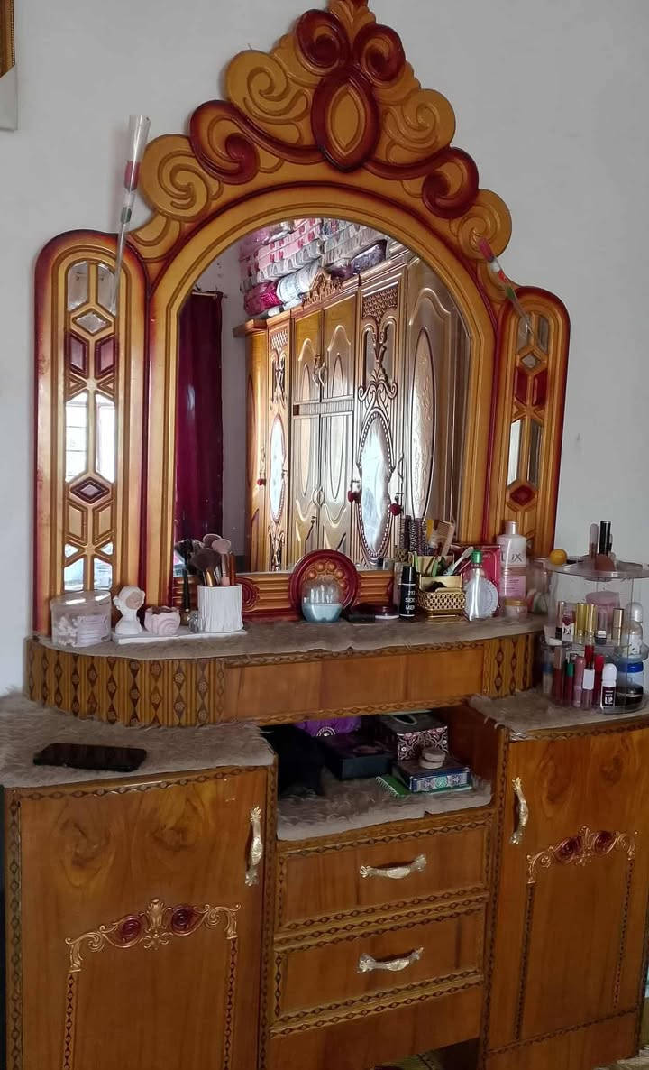 غرفة البيع مستخدم قليل سعر 900وبيهة مجال قليل مكاني نجف***********
