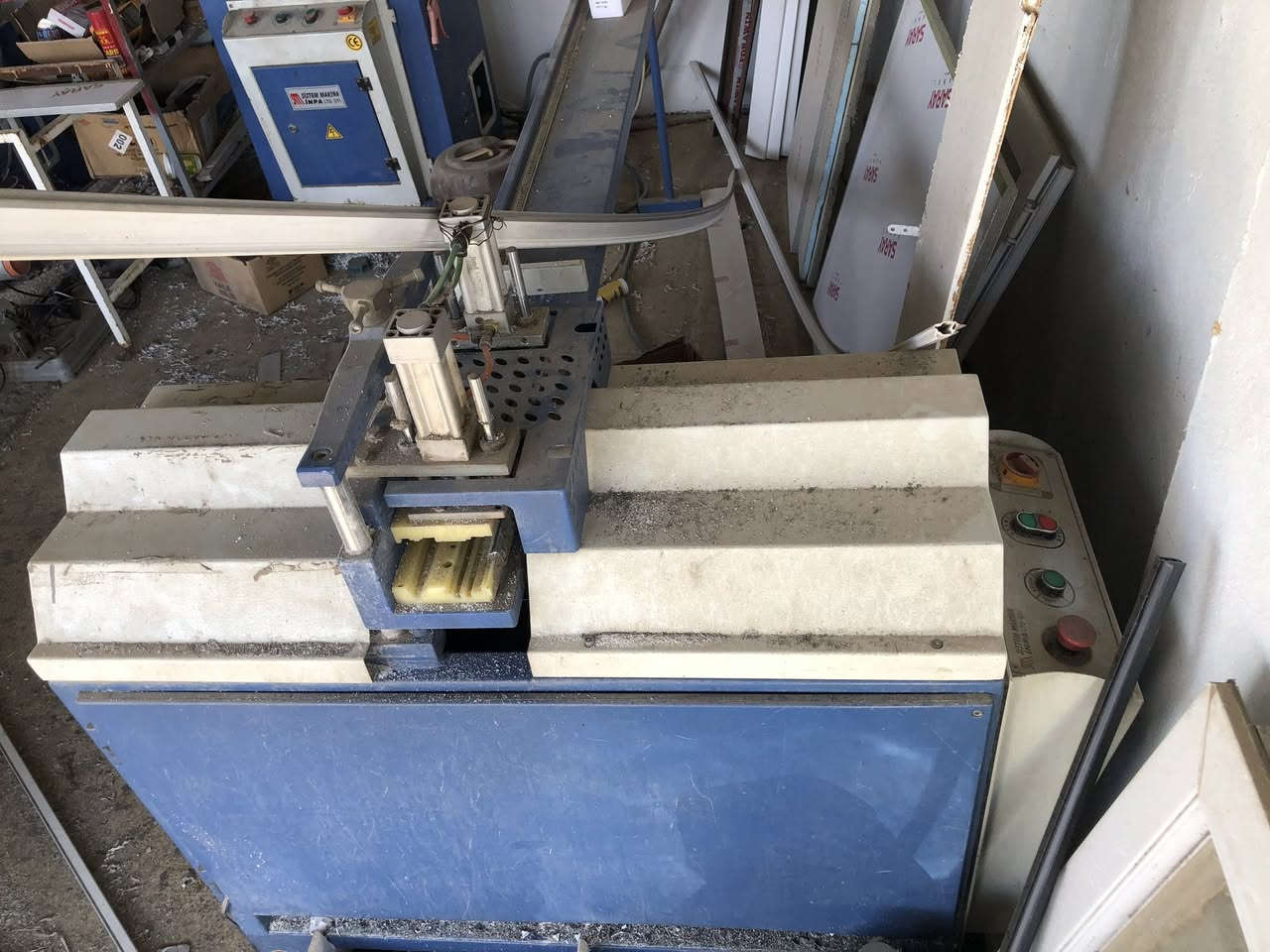 معمل بلاستك للبيع ماركة سستم ماكنه فول توماتيك ثقيل نضيف جداً مع كمبريسر وميز للعمل
للمعلومات ***********
