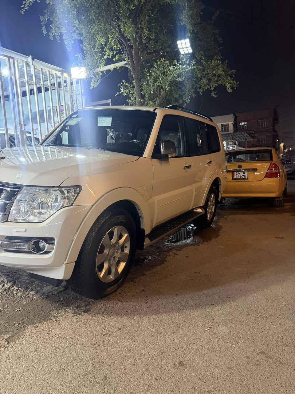 السلام عليّكم باجيرو موديل 2015 حفتور كفاله عامه ماشيه 190 حقيقي السعر 190 وبيه مجال  عنوان بغداد
***********
