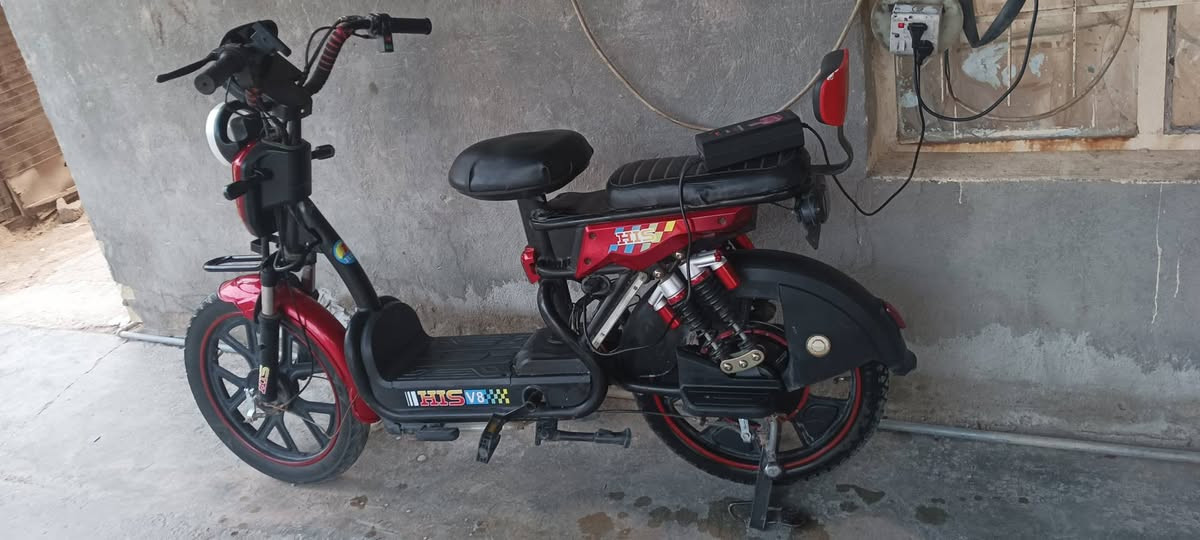 دراجه شحن فحل فول واحد على واحد من تايرات ونظافه وبطاريات خمس بطاريات تفحص وتقتنع وتاخذه السعر 300 المكان خان بني سعد ***********
