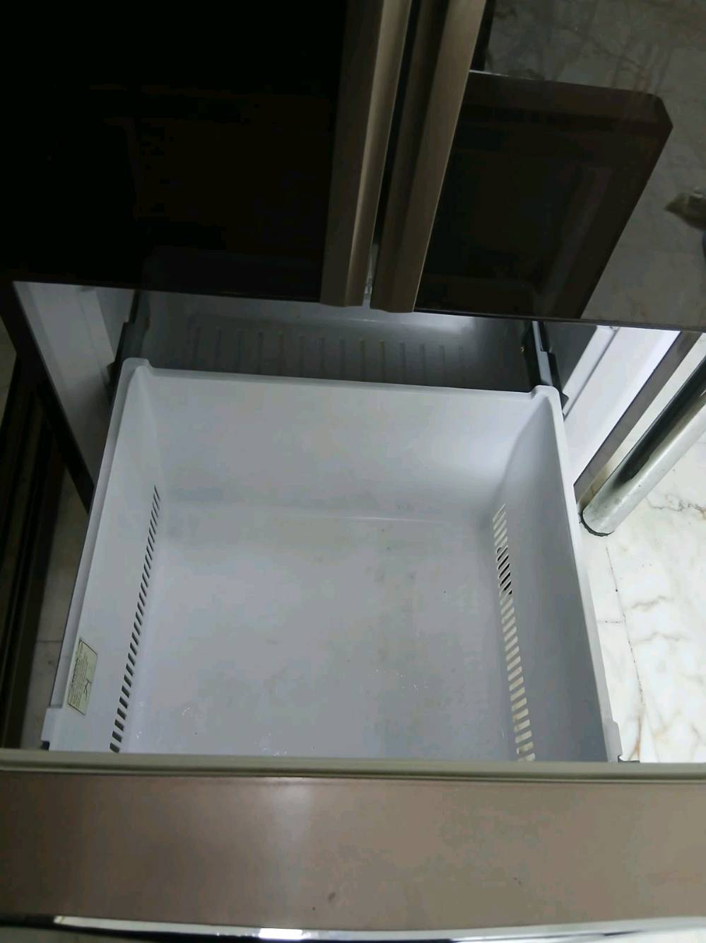 بغداد 
ثلاجة نظيفة جدا وعالفحص 
ما هو الموديل الدقيق للثلاجة؟: 
هيتاشي
هل توفر توصيل داخل منطقتك؟: 
لا
هل هناك أي ضمان متبقي على الثلاجة؟: 
لا
ما هو السعر المطلوب؟: 
650000
هل هناك أي أضرار أو مشاكل في الثلاجة؟: 
لا