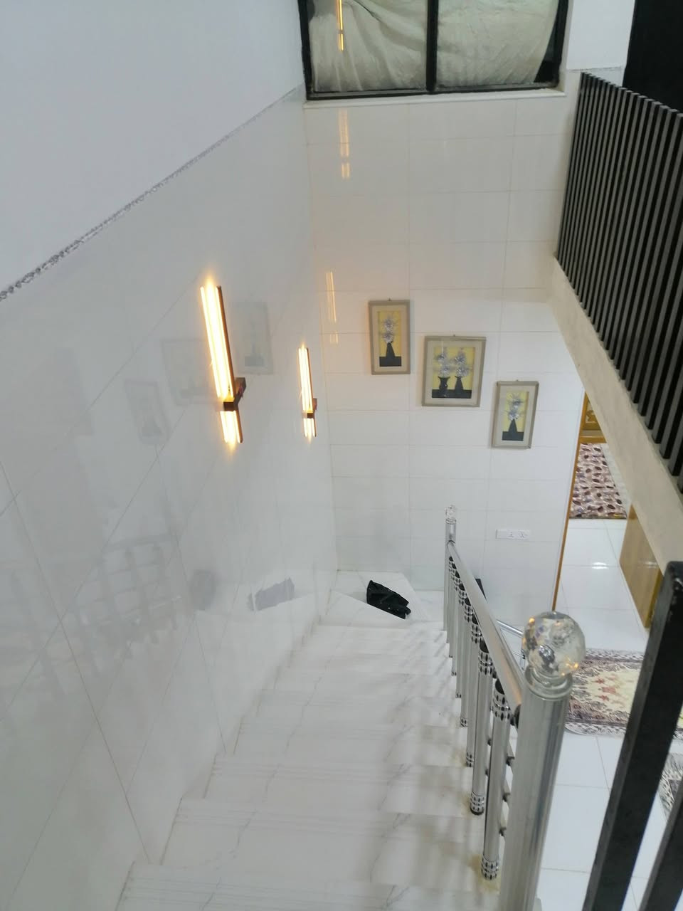 دار للبيع ابي غرق حي الحسين المساحه ١٥٠م طابو صرف ثالث دار عن شارع السبيس بناء حديث يتكون من هول كبير ٢ غرف نوم مطبخ صحيات داخليه وخارجيه طارمه كبيره للأستفسار ***********
