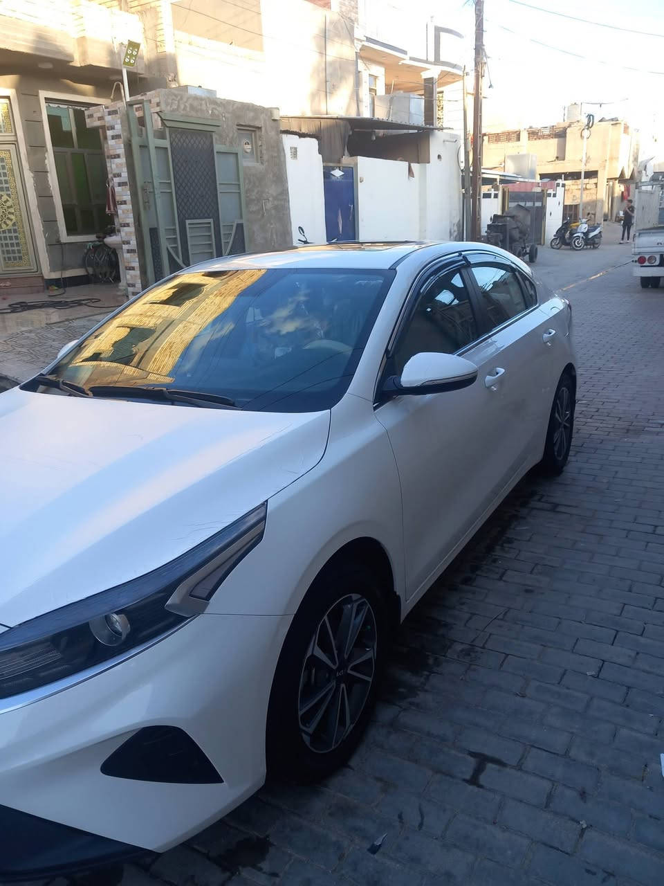 السلام عليكم سيراتو موديل 2024 فول مواصفات محرك 2000 دوش السياره بيها بارد جاملق لخلفي موضح بصوره السياره ماشيه70 الف بسمي أرقام نكليزي بسمي تحويل ثاني يوم ..سعر 182... مكان الرمادي ***********
