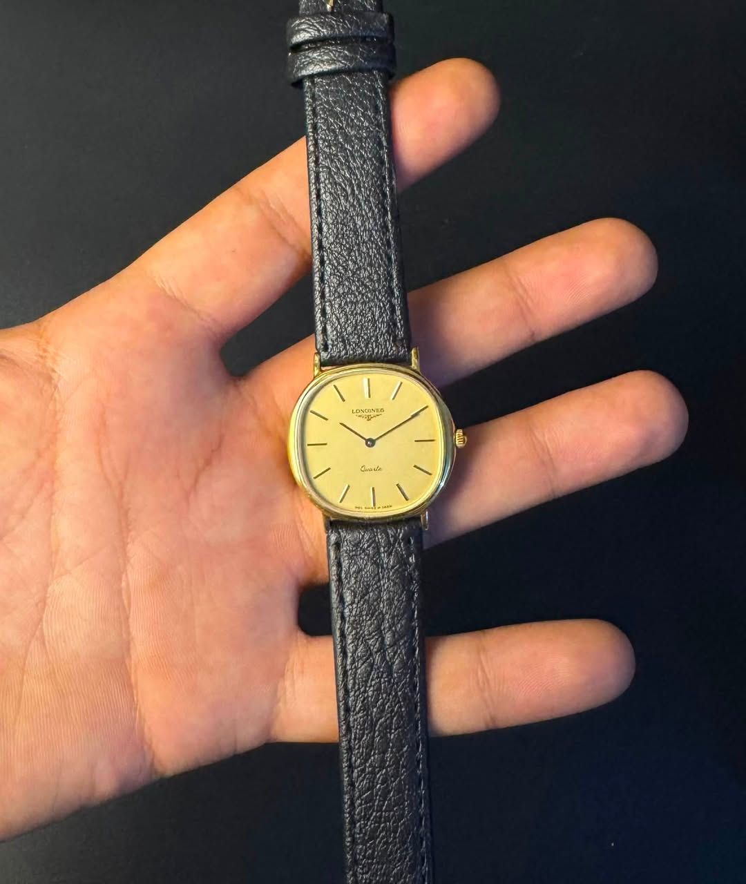 ڤـيــنتــج | Vintage
النوع :  Longines
منشأ المكينه : 🇨🇭🇨🇭سويسري
قياس المينا :36mm
تولد الساعة : 1980 
المحرك :كوارتز 🔋 
المينا :بالون الذهبي 
الحاله : فنتچ نظافه مقارنة بالعمر نظافة 100%‎
المرفقات : علبه حافظه
الخاصيه1 :تصميم نحيف ( قشطة)
الخاصيه2 : مؤشر Baton (يعني ابدال الارقام خطوط)
الخاصيه3: شكل مميز للساعة(التلفاز)
الخاصيه4 :  طلاء ذهب 20 مايكرو
ملاحضات : جميع القطع اصلية💯
ملاحضات2: السير مستبدل


**إذا كنت صاحب هذا الإعلان وتريد حذفه لأي سبب، رجاءا أرسل رسالة إلى الدعم الفني**