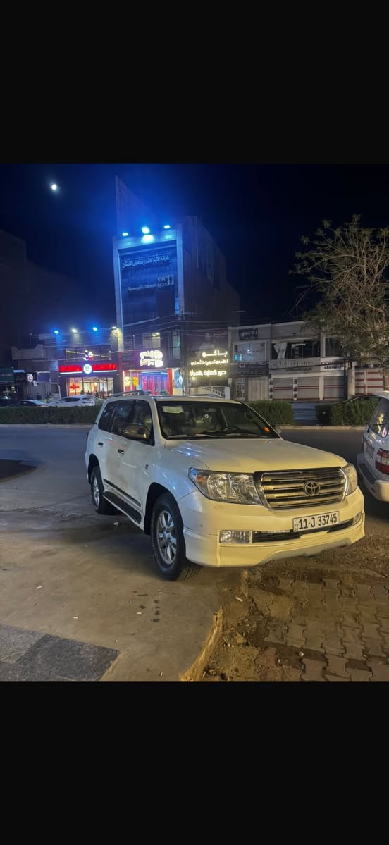 سلام عليكم
لاندكروز 2010 
ستينيه 
بصمة تشغيل
فتحه 
حساسات امامي خلفي
منضومة زنون
 زراك لايت
داخل حمصي
فطيم وكالة SAS
وهوايه بعد مواصفات

***********
