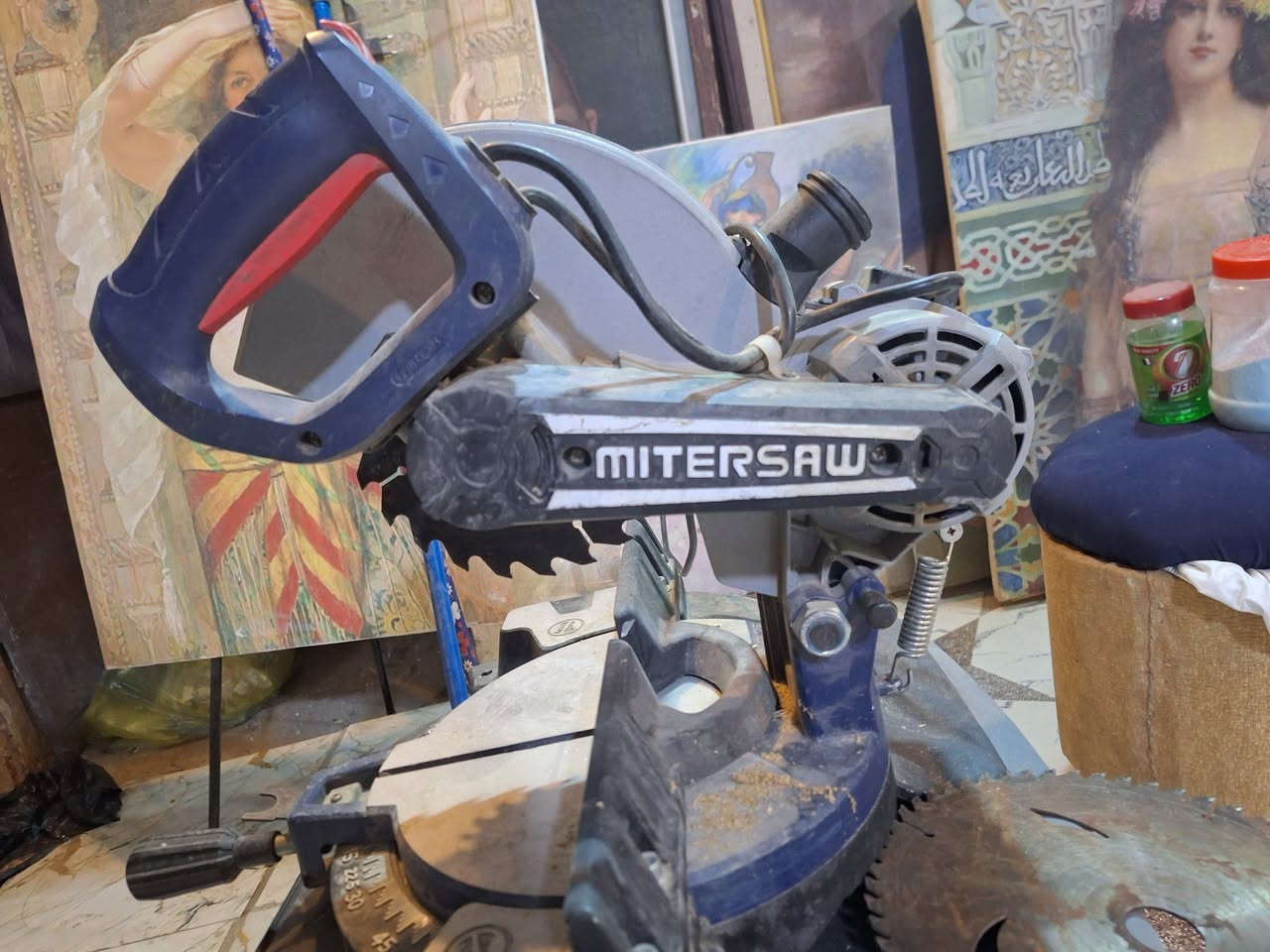 منشار كتر بحالة جيدة جدا حجم وسط ب 50 باب المشهد شارع الامام علي ***********
