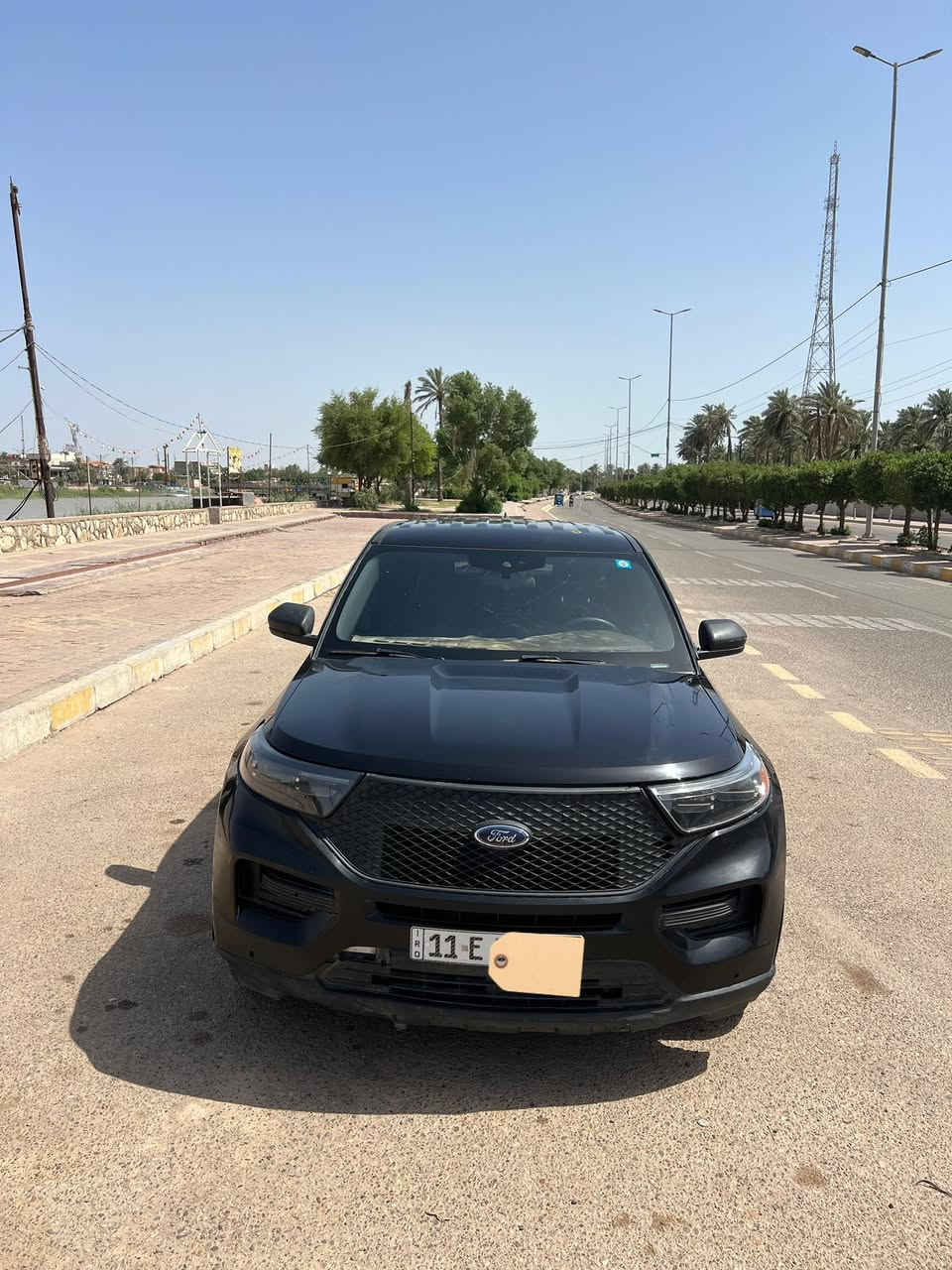 للبيع_فورد_اكسبلورر_2022 (نسخة البوليس - AWD)
• الموديل : 2022.

• المحرك : 6 سلندر 3,300 .

• نظام الدفع: دفع رباعي (AWD)

• المسافة المقطوعة 🛣️ : (١٢٢،٠٠٠ كم ) او ( ٧٥،٨٠٠ ميل ) 

• الإطارات 🛞 تخم تايرات (4) "شد جديد" قبل شهر واحد فقط.

• التبريد: قطعة أمامية، و الاداء جيد جداً ومجرب بحرارة صيفنا.

حالة السيارة (بكل أمانة):

• المحرك والگير بحالة (ممتازة) لا مفتوح و لا ماد ايدي عليها. 

• السيارة "على حطتها" بدون أي تلاعب أو إضافات كهربائية او تعديل داخلي.

• الضرر: ضرر بأمريكا (جاملغ أمامي جهة السائق ترجيع بارد + جاملغ خلفي بسيط جدا). 

ضرر داخل العراق (تعديل حار بسيط جداً ركن أسفل الجنطة + جاملغ خلفي PDR).

• الملاحظات: السيارة تحتاج فقط " بگ لايت و شمعات صدر امامي و بولبورين"، وتم مراعاة ذلك بالسعر. 
• الرقم / بغداد. 

للتواصل واتساب و اتصال 📱/ ***********  

السعر ١٨٠ 💸 ورقه و بيها مجال للشراي
