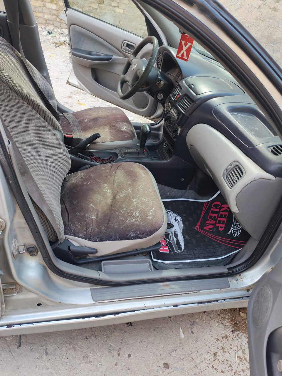 سني ياباني اصل ممحور  موديل 2001رصاصي فضي رقم كربلاء رقم وهزه وسنويه جديده تحويل وين متحب سياره بدون حادث صبغ جماليه كير محرك صدر كله جديد تخم تاير باتري جديد     سعر 68 
***********
