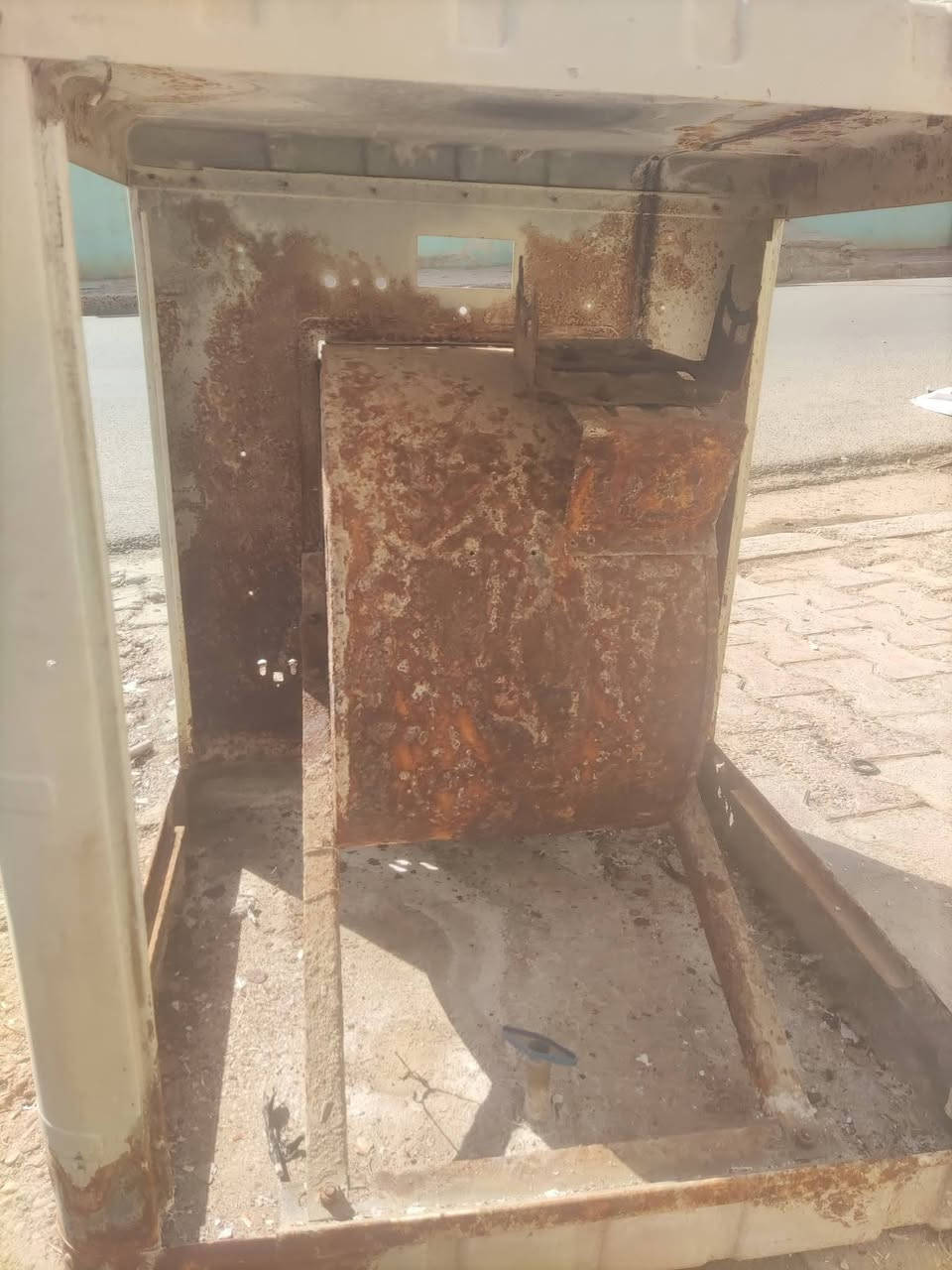 توجد ورشه فنيه لتصليح الموبردات والشفتات والبوش والقوايش وحك الزنجار   والصبغ وتبديل البولبرنات وتبديل ليف ويوجد ستوتة تجيك للبيت تأخذه تصلحه  وحاضر بادارة ابو علي  ***********
***********
