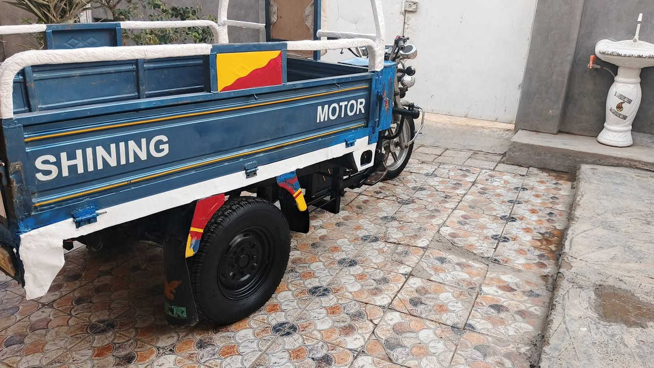 ستوتة للبيع
مكاني بلحمزة الغربي 
موديل 19 شاصي مكفول 
بيها مكينة 24
اوراق أصولي 
بيها لحيم بدرع 
سعرها مليون 

***********
