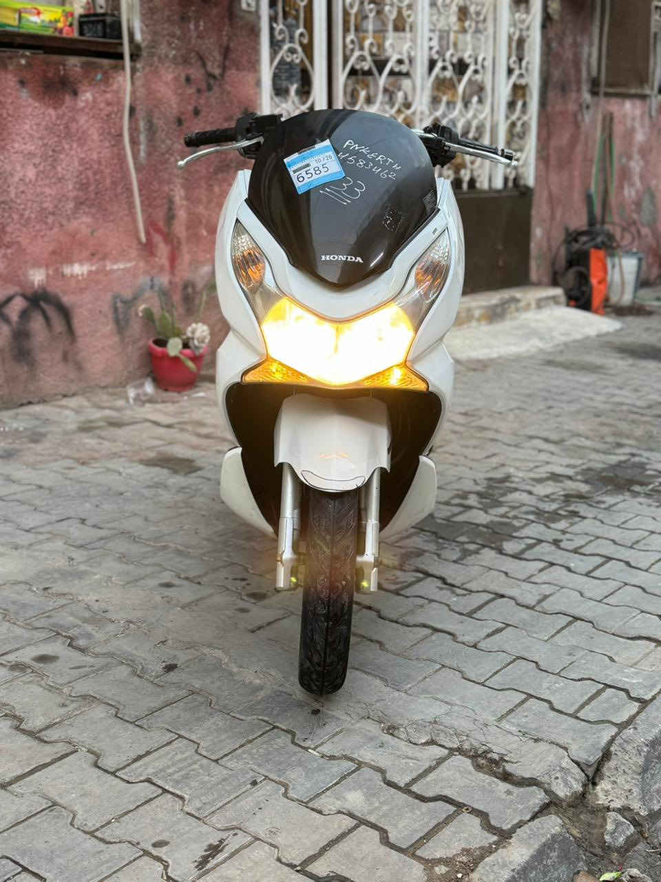 السلام عليكم للبيع دراجه pcxجيل الاول  دراجة مال رمبه ماخذها رمبه الدراجه وأعلى ايدي حجم مكينه 150ياباني الاصلي دراجه جديده مال جناي وعلئ ايدي لون مميز 
ياباني الاصلي دراجه كامله أستان كهربائي حساس ازدحام حرف Aدراجه جديده الدراجه مكينه لوك شلعه معدل خير من اللّٰه دراجه تكول جديده بمعنئ الكلمه واحلا من الصور مال جناي المكان بغداد دراجة مكفوله اي نقص مابيه السعر مليون 450
وبيها مجال بسيط  
اي استفسار ***********
