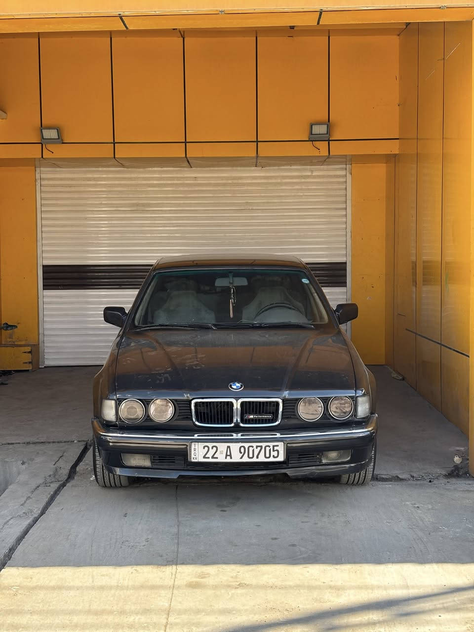 السلام عليكم ورحمة وبركاته بيع سريع ورجعت نشرته بسبب وعود جذب سياره 
بي ام 735
‏6 سلندر 
سنويه جديده بسمي لحد 2031
هزه جديد 
تايرات جديده ويل جديد 
محرك جديد صار شهر مسدود على كير بدون عيب 
سياره بدون صوت خشن 
تبريد شغال
داخل نضيف 
مكان السياره كلار قرب خانقين 
سياره صبغ عام 
***********
السعر 45.بي مجال
