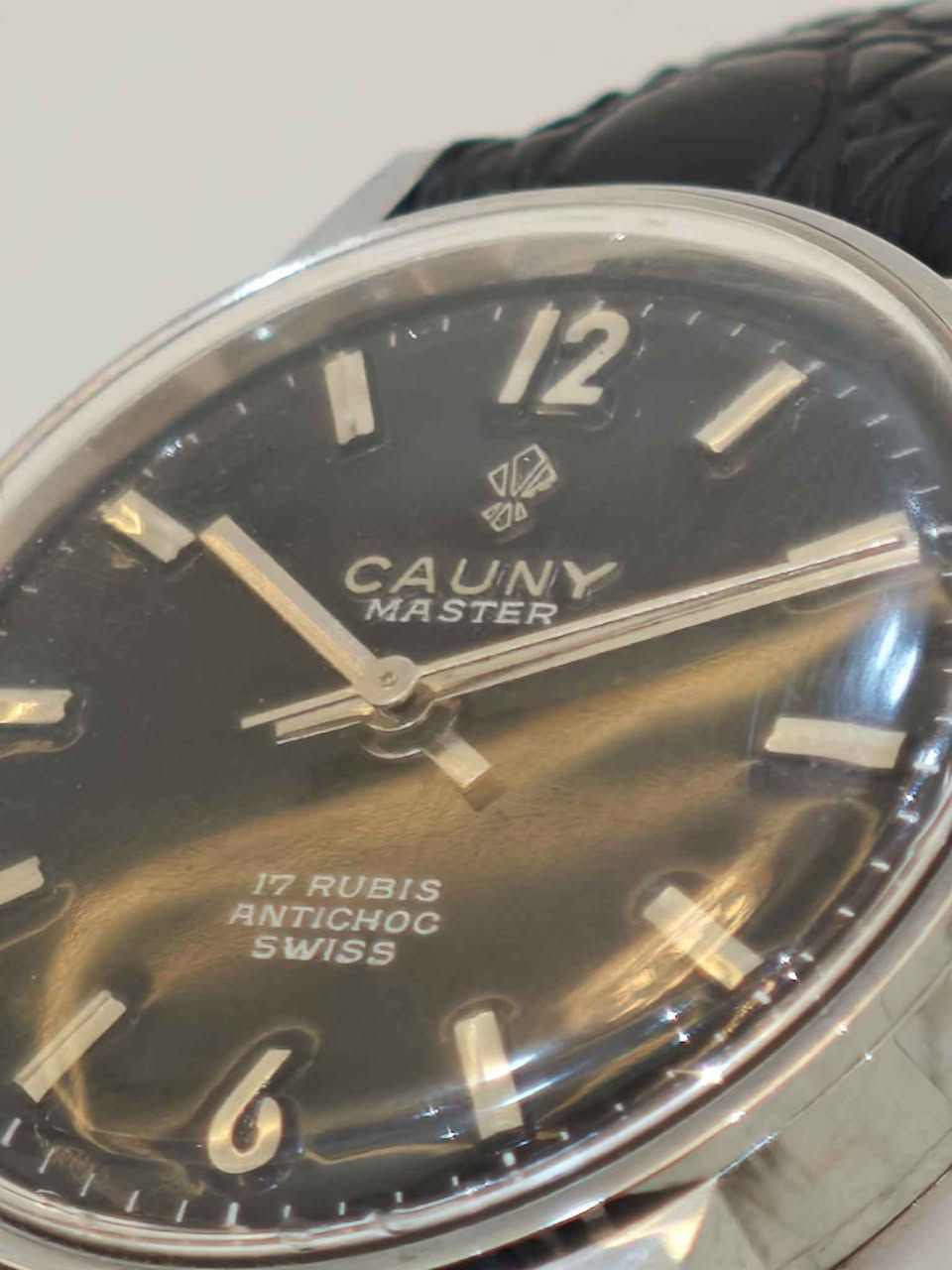 🇨🇭 

¤ نسائي / رجالي 

¤ الساعة من شركة كاوني السويسرية 

¤ الساعة تعمل بنظام الميكانيك 17 حجر - نسبة النظافة ممتازة  - السير جلد سويسري مستبدل 

¤ قطر الساعة 31

¤ السعر 100 الف 

¤ يتوفر توصيل لكافة المحافظات العراقية 🇮🇶 
اي استفسار راسلونا خاص وكل الهلا بيكم 💕 بغداد, العراق


**إذا كنت صاحب هذا الإعلان وتريد حذفه لأي سبب، رجاءا أرسل رسالة إلى الدعم الفني**