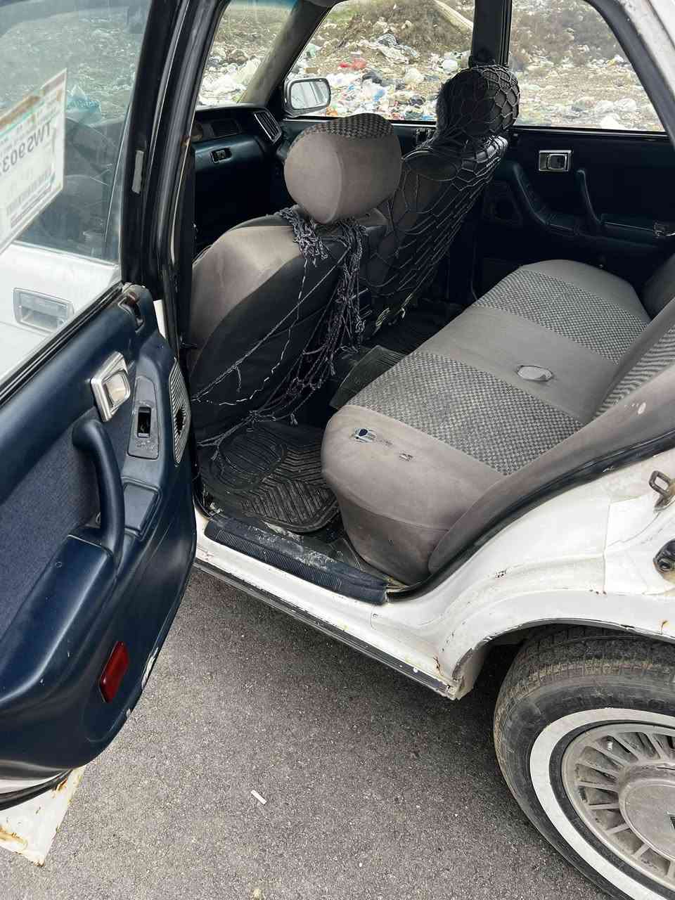 سيدان موديل 88     مشروع وطني باسمي شرط تحويل ✅
سنوية وهزه لي 2026.8
كير ومحرك شرط   بلادي توماتيك 
تبريد تدفئة شغاله 
ضررها تاكيه جها السايق و الكشر كدام العين 
سعرها 28 وبيها مجال 
عنوان موصل ايسر
***********         ***********
