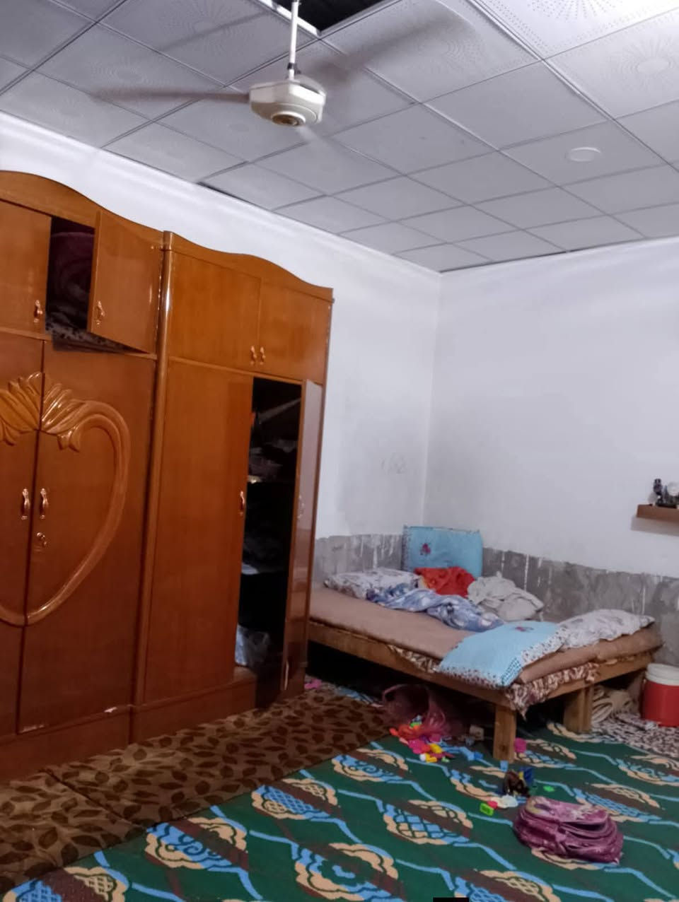 دار للبيع مساحه اكثر.من 100طابو زراعي سند 25.. أساسه تجعيب ورفت كونكريت.بناء بلوك السقف عكاده..بدون تشاريف بي نواقص سهله..البيت عالي عن الشارع .يحتوي على غرفه نوم وصاله ومطبخ وتخاريج داخليه و خارجيه بدون استقبال..بيت نضيف عرض الشارع 9 متر..يبعد.عن شارع العام 80متر.العنوان كوفه براكيه شارع المطار القديم خلف مخبز المختار..السعر 22  بيع نقدا فقط مسجل ومرقم من قبل البلديه للاستفسار اتصل علئ رقم  📲***********📲
