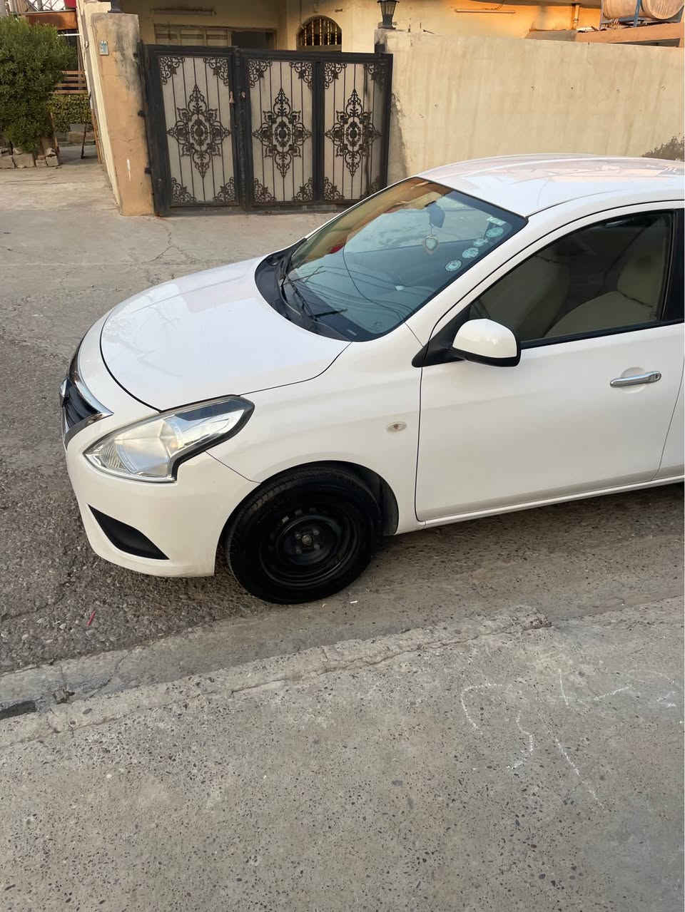 Nissan Sunny 2016
 هیچی نیە سەیارەکە سفرە
تەنها 65 کم رۆیشتووە هەقیقی
رەقەم و سەنەوی نۆییە 
بەناو خۆمە
بی سبوغ بی تحدیل 
بی کارت بی شوخت
دەعامی بۆ دەعامی بەشەرت 
یەک دینار مەسروفی تیدا نیە 
نرخ $97
هەولیر
*********** 
*********** أربيل, العراق
