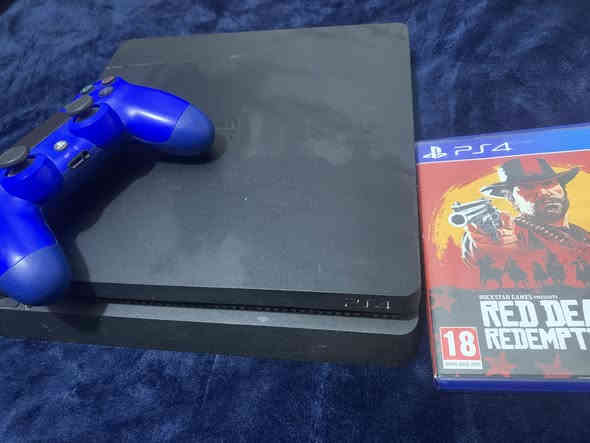 من رخصت الادمن المحترم…..السلام عليكم بلي فور سلم نضيف نضيف نضيف ما مفتوحه يده واحده وملحقات كامله نضام ١١.٥٢ مع القرص والقرص نضيف للغايه المكان بغداد الامين الثانيه سعر خاص رقم *********** ماسنجر واتساب فقط
