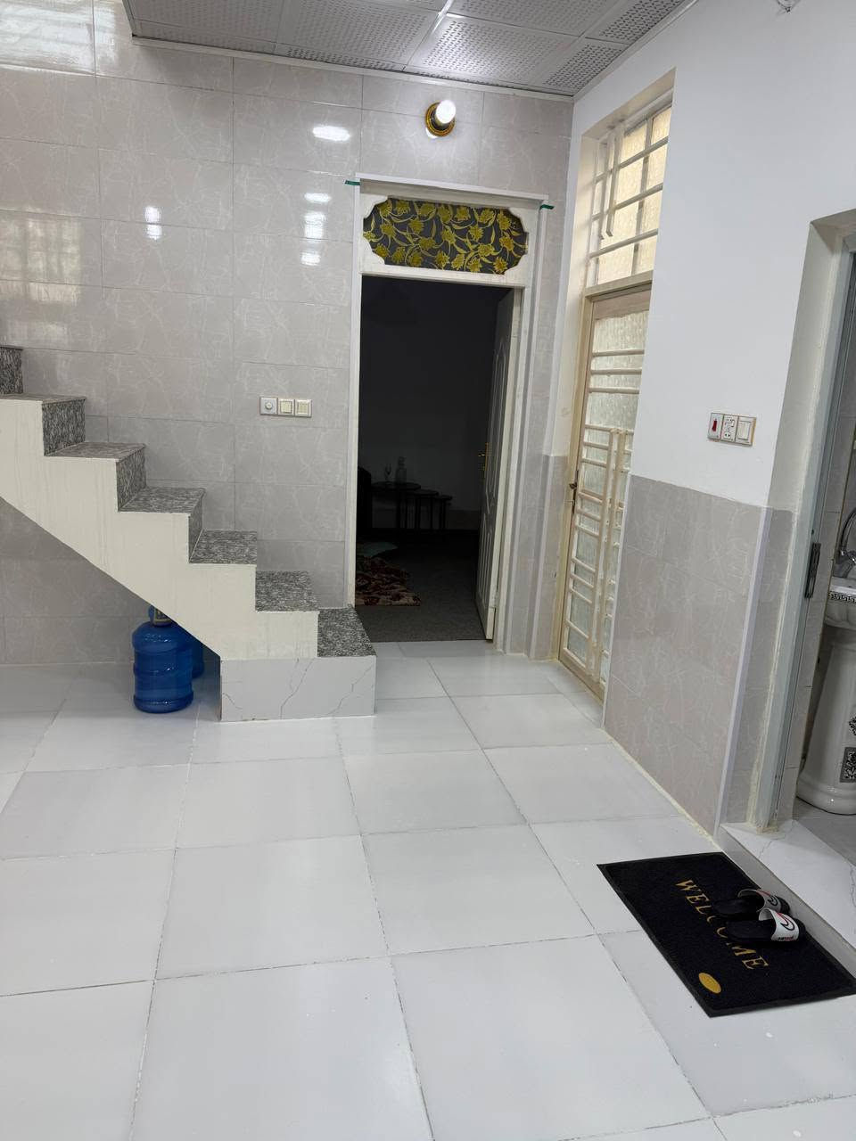 🏠 دار 75م – النجف الأشرف ينباع معع الاثاث
📍 بخط اول مقابل ملحق قرية الغدير عمود320 

🧱 طابوق جمهور | 🏗️ سقف كونكريت

🛏️ غرفة + 🛋️ صالة + 🍳 مطبخ + 🚿 حمام + 🌤️ منور

💰 35وبي مجال  قابل للتفاوض

📞 ***********
