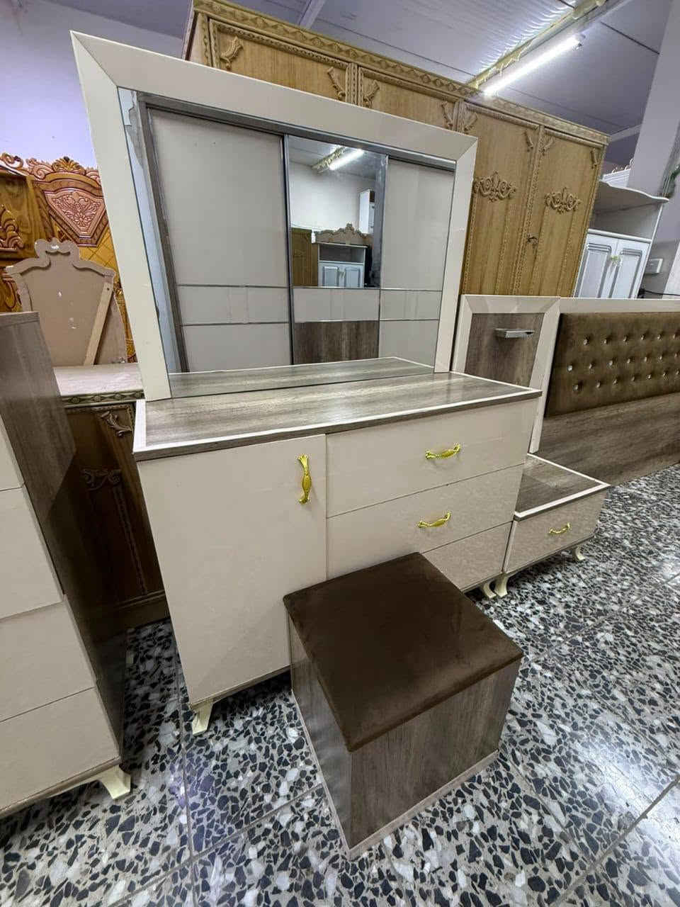 غرفه تركي مستعمل نضافه 85
نضام سلايت ثلاثي
عدد القطع 8 
السعر 650 بيه مجال 
وي الشد والنقل داخل بغداد مجاني


**إذا كنت صاحب هذا الإعلان وتريد حذفه لأي سبب، رجاءا أرسل رسالة إلى الدعم الفني**