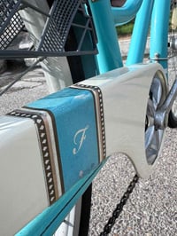 بايسكل للبيع حجم 26 البايسكل جديد جدآآ لون مميز شركه مرغوبه وياله مختم...