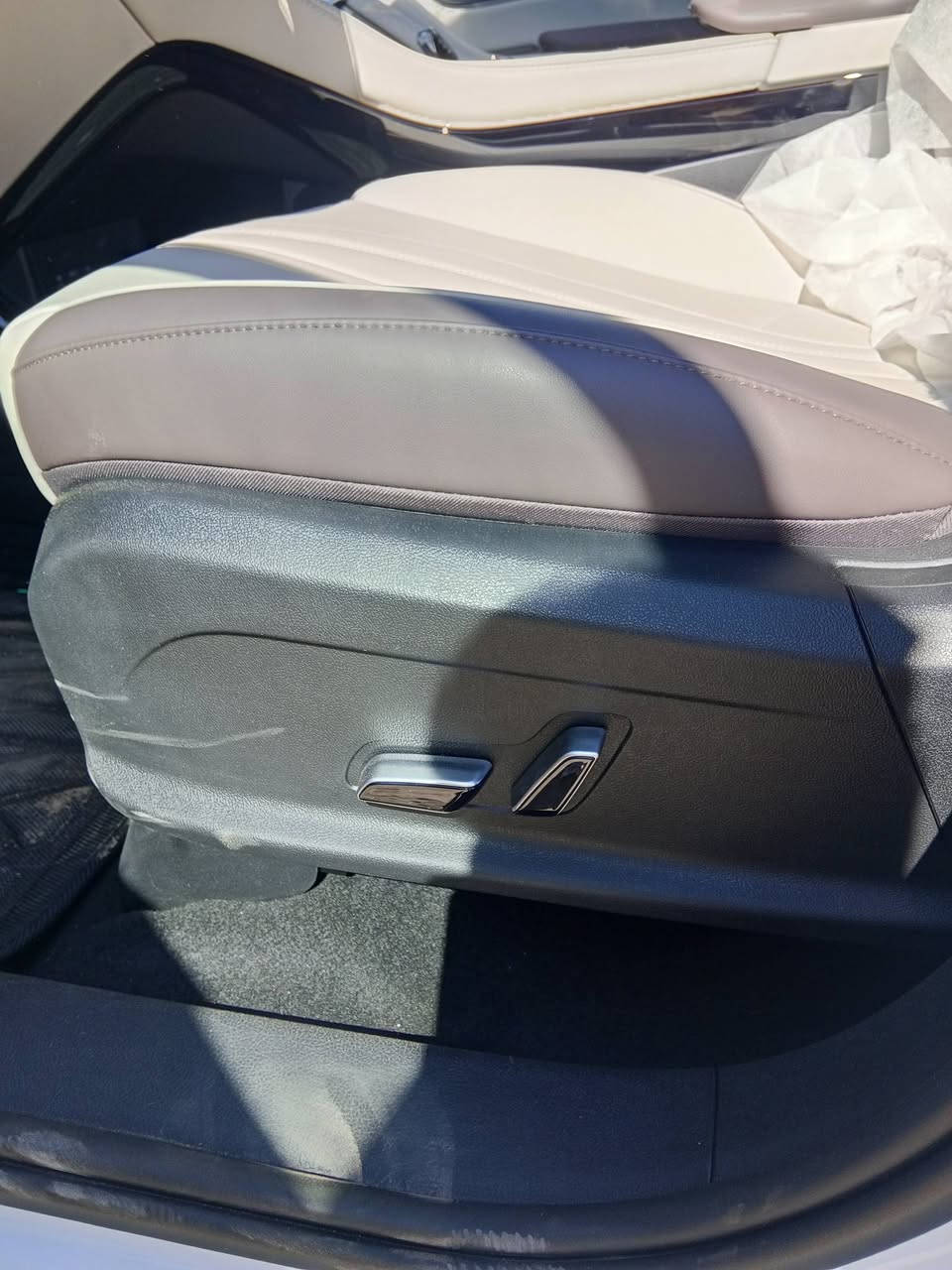 BYD سونك بلس 2025 زيرو112كيلو متر للشحنه الواحده بطاريه كبيره
سقف بانورامى 
صندوق كهربائي 
مستشعر وقوف 
بصمه
مثبة سرعه 
مرايا جانبيه كهربائية 
نظام المفتاح الذكي 
مقاعد كهربائية 
تدفئة و تريد المقاعد
المصابيح الاماميه ليد
مانع انزلاق
13 كامره
شاحنة مركزية 
شحن سريع 
شحن عادي 
حساسات امامي خلفي 
كشن جلد 
داخل بيجي 
مفوله مواصفات
للتواصل***********
