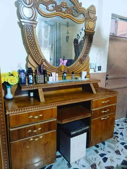 السلام عليكم غرفه حلوه ومرتبه  المضافه كدام العين خشب وصط ٤ملم العنوان ناحيه القياره السعر 580الاستفسار ***********
