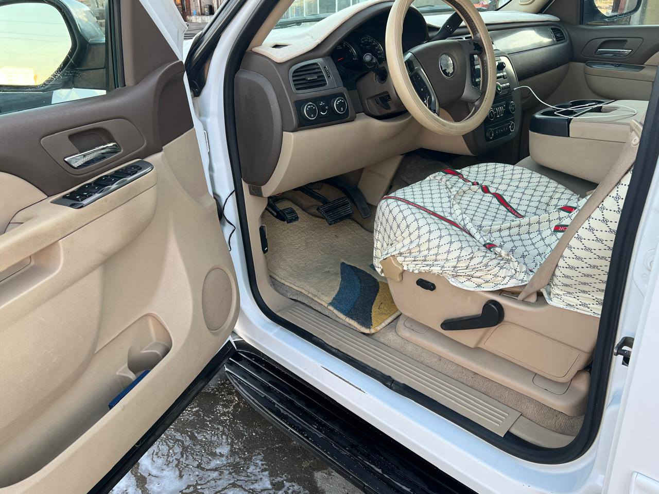 السلام عليكم من رخصت الادمن تاهو جديد للبيع موديل 11 جديده بمعنئ الكلمه للعلم السياره ادوات متوم شمالي  اي استفسار اتصال علئ رقم ***********  السعر 110 انا مكلف بالنشر اتصلو علئ رقم
